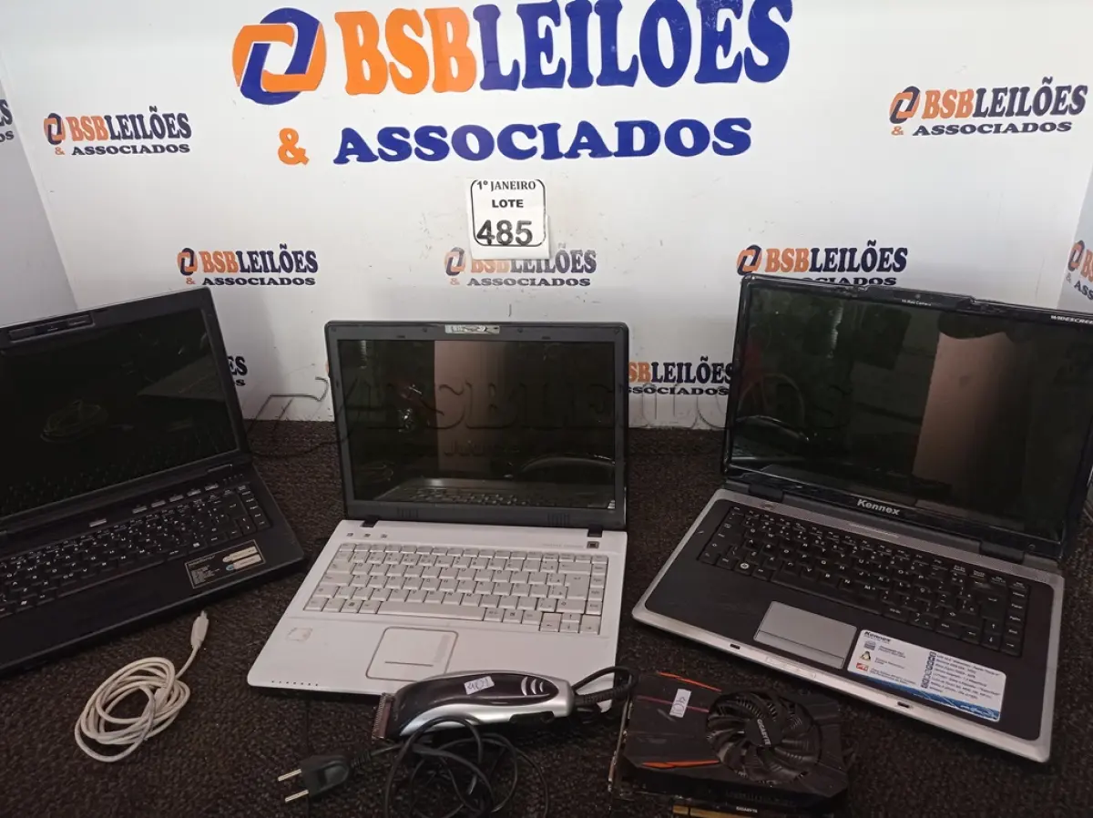 LOTE 485 - 01PLACA DE VIDE, 01 MÁQUINA DE CORTAR CABELO E 03 NOTEBOOKS MARCAS E MODELS DIVERSOS. (NO ESTADO) ATENÇÃO! FAZER A VISITAÇÃO ANTES DE ARREMATAR, NÃO SABEMOS SE FUNCIONA. LEILÃO NÃO TEM GARANTIA E NEM DEVOLUÇÃO, SUJEITO A POSSÍVEIS AVARIAS VISÍVEIS/OCULTAS E/OU AUSÊNCIA DE COMPONENTES.