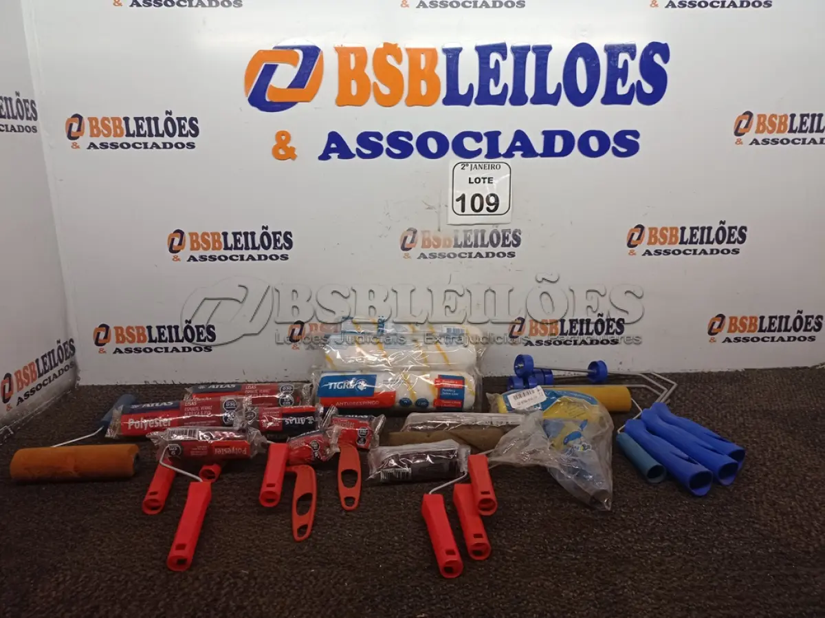 LOTE 109 - 03 SUPORTES P/ROLO DE PINTURA MARCA TIGRE, 04 ROLOS P/PINTURA (NOVOS) E 02 MINI ROLOS P/PINTURA JÁ C/SUPORTE. (NO ESTADO) ATENÇÃO! FAZER A VISITAÇÃO ANTES DE ARREMATAR, NÃO SABEMOS SE FUNCIONA. LEILÃO NÃO TEM GARANTIA E NEM DEVOLUÇÃO, SUJEITO A POSSÍVEIS AVARIAS VISÍVEIS/OCULTAS E/OU AUSÊNCIA DE COMPONENTES.