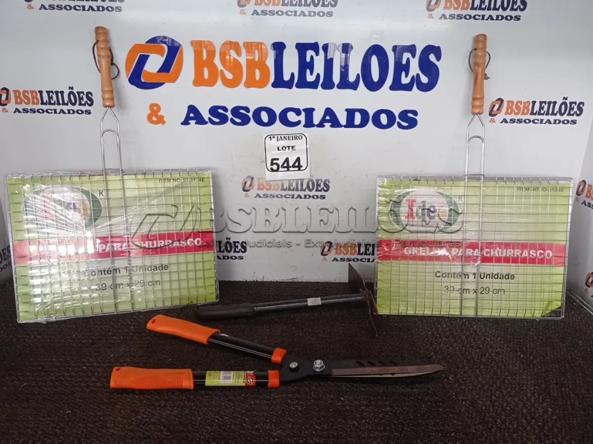 LOTE 544 - 02 GRELHAS P/CHURRASCO, 39X29CM, 01 TESOURA P/JARDINAGEM MARCA IDEA E 01 SACHO. (NO ESTADO) ATENÇÃO! FAZER A VISITAÇÃO ANTES DE ARREMATAR, NÃO SABEMOS SE FUNCIONA. LEILÃO NÃO TEM GARANTIA E NEM DEVOLUÇÃO, SUJEITO A POSSÍVEIS AVARIAS VISÍVEIS/OCULTAS E/OU AUSÊNCIA DE COMPONENTES.