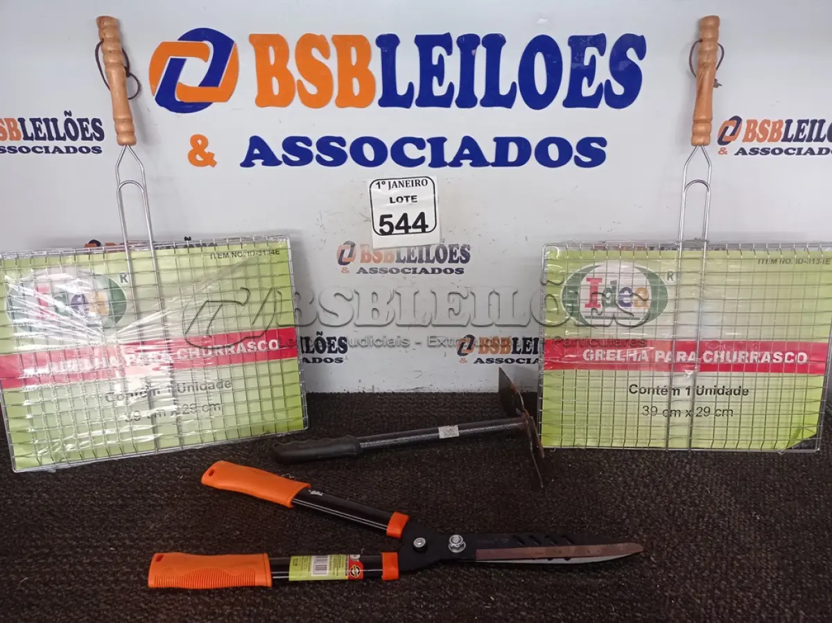 LOTE 544 - 02 GRELHAS P/CHURRASCO, 39X29CM, 01 TESOURA P/JARDINAGEM MARCA IDEA E 01 SACHO. (NO ESTADO) ATENÇÃO! FAZER A VISITAÇÃO ANTES DE ARREMATAR, NÃO SABEMOS SE FUNCIONA. LEILÃO NÃO TEM GARANTIA E NEM DEVOLUÇÃO, SUJEITO A POSSÍVEIS AVARIAS VISÍVEIS/OCULTAS E/OU AUSÊNCIA DE COMPONENTES.