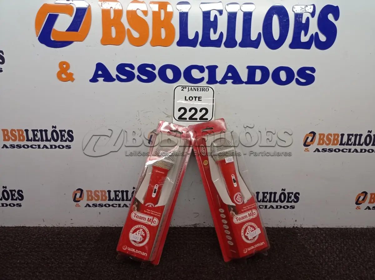 LOTE 222 - 02 MICROFONES SEMI PROFISSIONAL. (NO ESTADO) ATENÇÃO! FAZER A VISITAÇÃO ANTES DE ARREMATAR, NÃO SABEMOS SE FUNCIONA. LEILÃO NÃO TEM GARANTIA E NEM DEVOLUÇÃO, SUJEITO A POSSÍVEIS AVARIAS VISÍVEIS/OCULTAS E/OU AUSÊNCIA DE COMPONENTES.