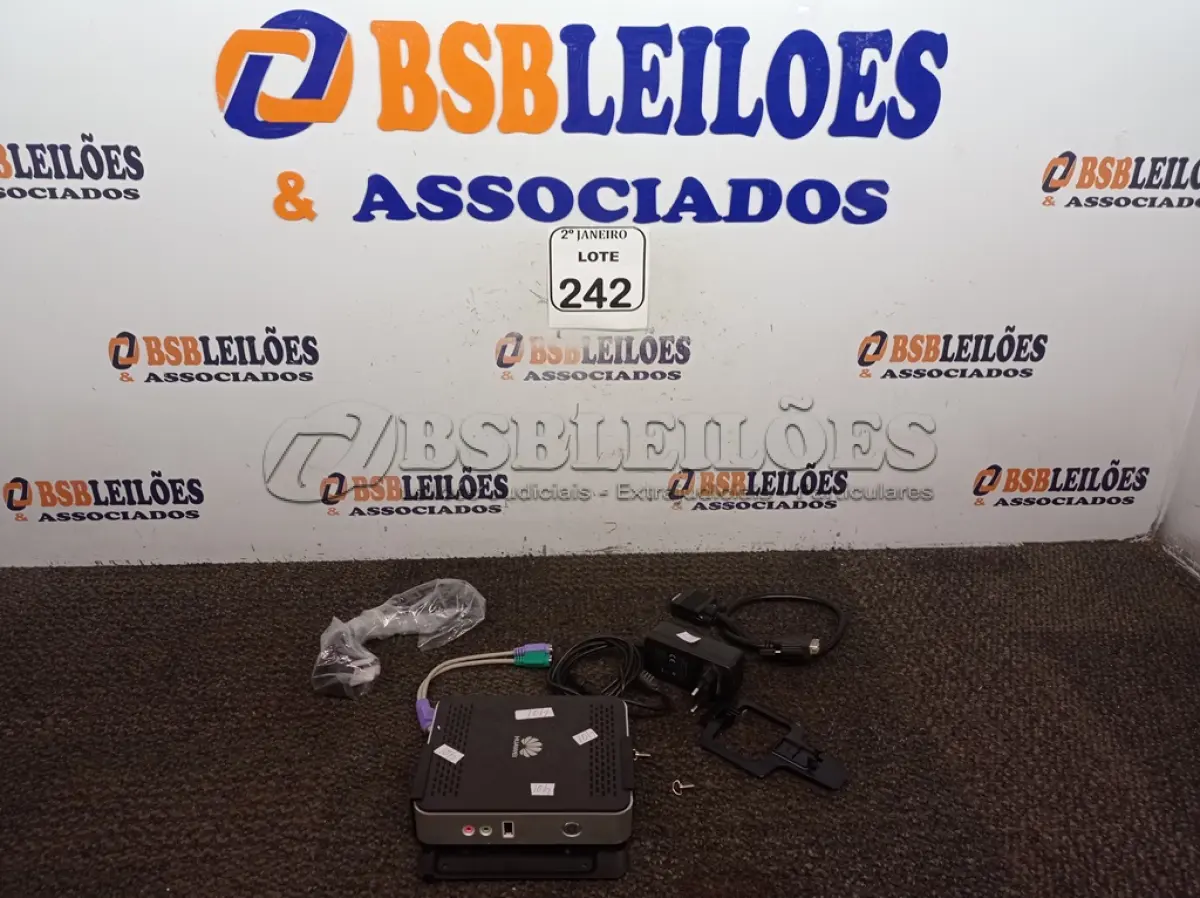 LOTE 242 - 01 MINI PC HUAWEI C/ CABOS NA CAIXA. (NO ESTADO) ATENÇÃO! FAZER A VISITAÇÃO ANTES DE ARREMATAR, NÃO SABEMOS SE FUNCIONA. LEILÃO NÃO TEM GARANTIA E NEM DEVOLUÇÃO, SUJEITO A POSSÍVEIS AVARIAS VISÍVEIS/OCULTAS E/OU AUSÊNCIA DE COMPONENTES.