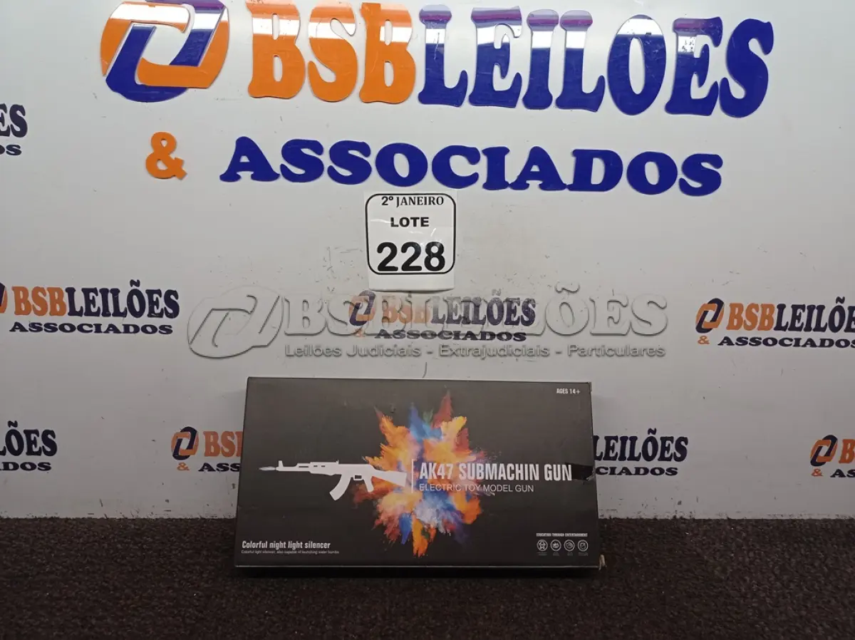 LOTE 228 - 01 AK 47 SUBMACHINI GUN BOLINHA DE GEL.(NOVO) (NO ESTADO) ATENÇÃO! FAZER A VISITAÇÃO ANTES DE ARREMATAR, NÃO SABEMOS SE FUNCIONA. LEILÃO NÃO TEM GARANTIA E NEM DEVOLUÇÃO, SUJEITO A POSSÍVEIS AVARIAS VISÍVEIS/OCULTAS E/OU AUSÊNCIA DE COMPONENTES.