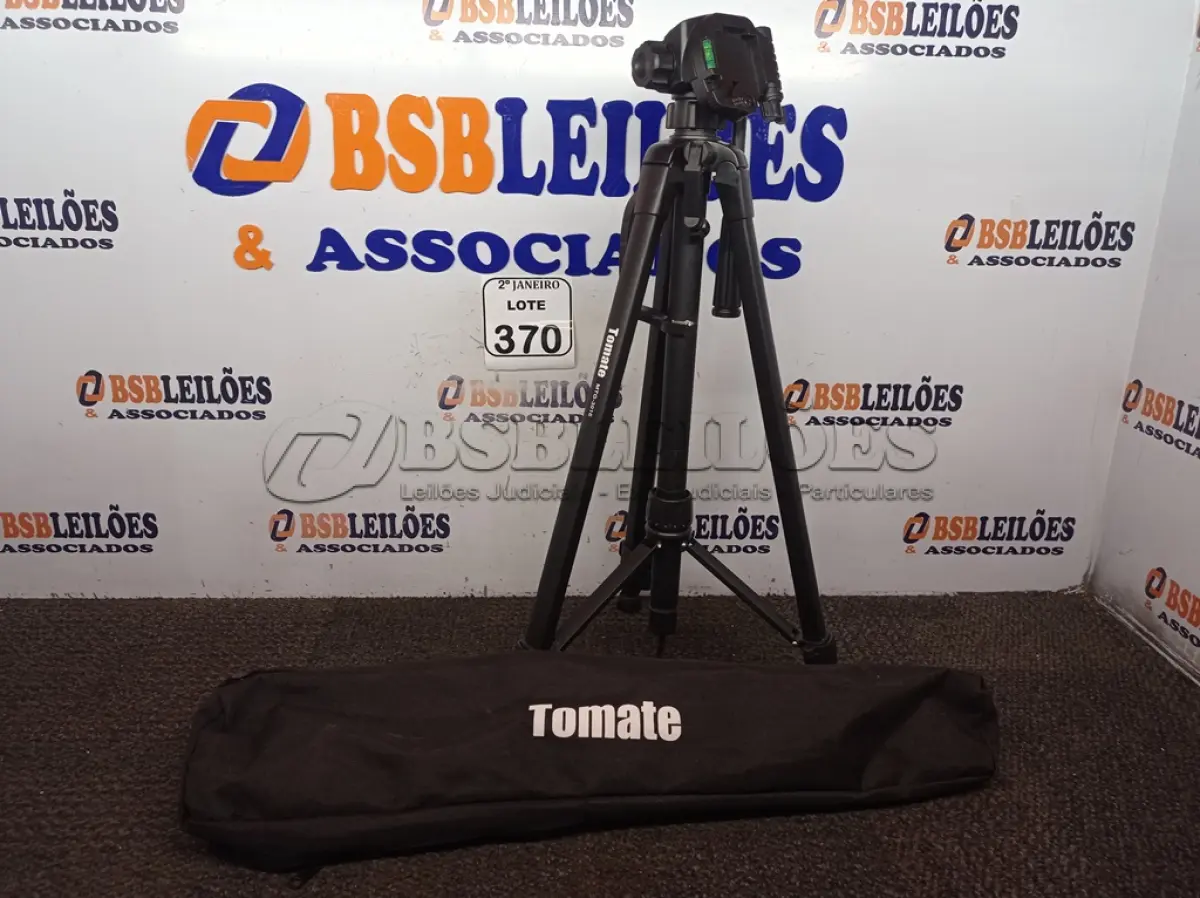 LOTE 370 - 01 TRIPÉ PARA CÂMERA MARCA TOMATE(NOVO). (NO ESTADO) ATENÇÃO! FAZER A VISITAÇÃO ANTES DE ARREMATAR, NÃO SABEMOS SE FUNCIONA. LEILÃO NÃO TEM GARANTIA E NEM DEVOLUÇÃO, SUJEITO A POSSÍVEIS AVARIAS VISÍVEIS/OCULTAS E/OU AUSÊNCIA DE COMPONENTES.