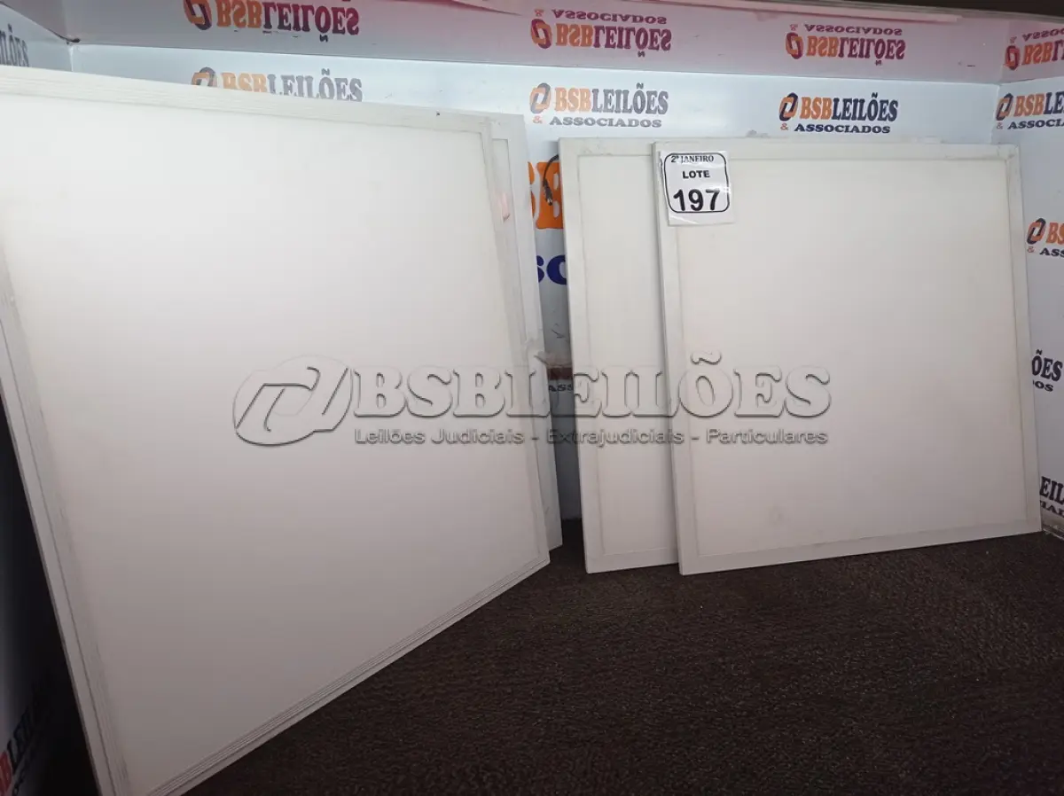 LOTE 197 - 05 PAINÉIS DE LED P/EMBUTIR. (NO ESTADO) ATENÇÃO! FAZER A VISITAÇÃO ANTES DE ARREMATAR, NÃO SABEMOS SE FUNCIONA. LEILÃO NÃO TEM GARANTIA E NEM DEVOLUÇÃO, SUJEITO A POSSÍVEIS AVARIAS VISÍVEIS/OCULTAS E/OU AUSÊNCIA DE COMPONENTES.