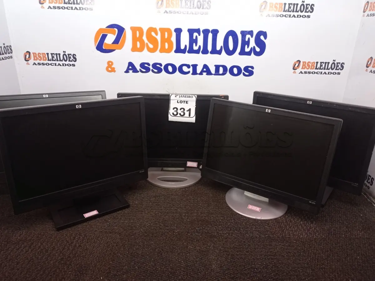 LOTE 331 - 05 MONITORES HP. (NO ESTADO) ATENÇÃO! FAZER A VISITAÇÃO ANTES DE ARREMATAR, NÃO SABEMOS SE FUNCIONA. LEILÃO NÃO TEM GARANTIA E NEM DEVOLUÇÃO, SUJEITO A POSSÍVEIS AVARIAS VISÍVEIS/OCULTAS E/OU AUSÊNCIA DE COMPONENTES.