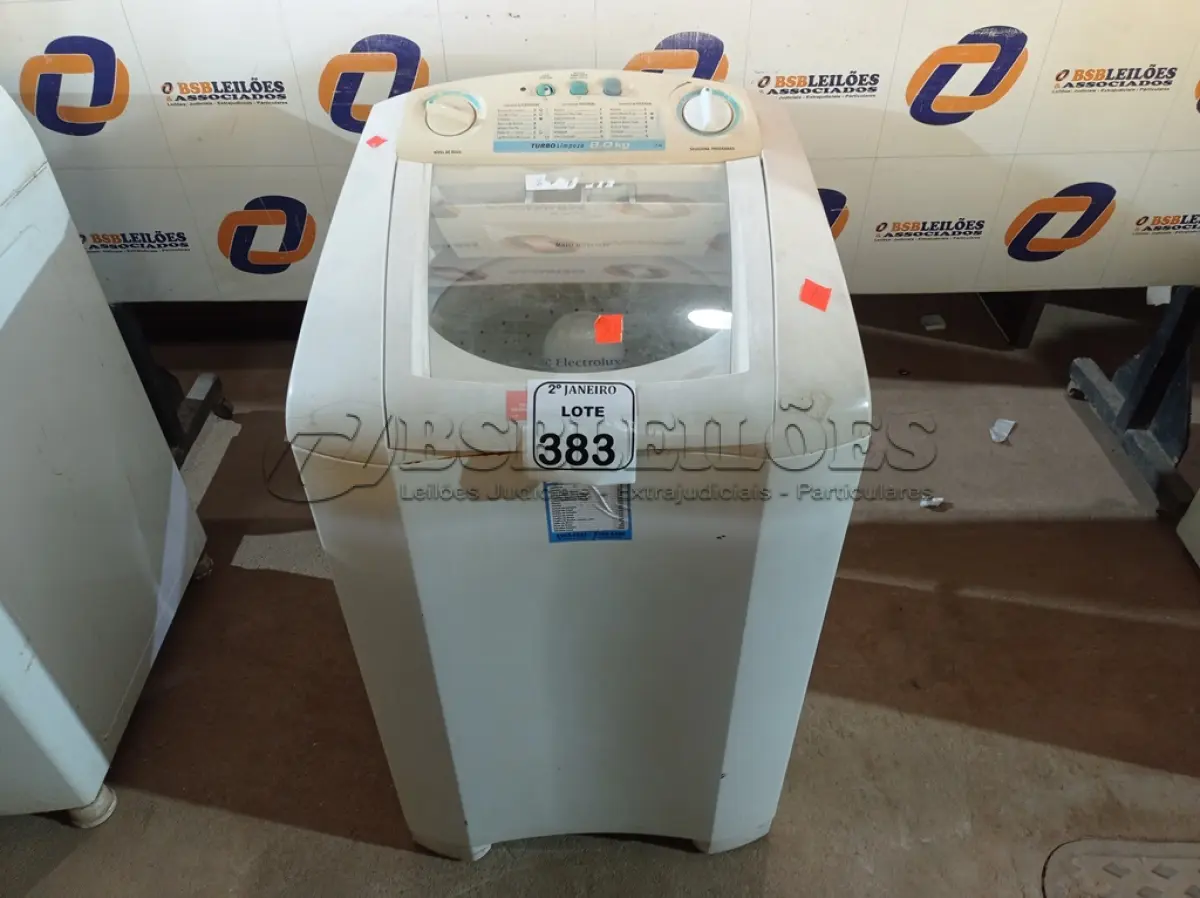 LOTE 383 - 01 MÁQUINA DE LAVAR MARCA ELECTROLUX 8KG 110V. (NO ESTADO) ATENÇÃO! FAZER A VISITAÇÃO ANTES DE ARREMATAR, NÃO SABEMOS SE FUNCIONA. LEILÃO NÃO TEM GARANTIA E NEM DEVOLUÇÃO, SUJEITO A POSSÍVEIS AVARIAS VISÍVEIS/OCULTAS E/OU AUSÊNCIA DE COMPONENTES.