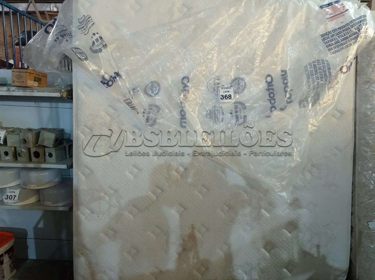 LOTE 368 - 01 COLCHÃO DE CASAL QUEM. (NO ESTADO) ATENÇÃO! FAZER A VISITAÇÃO ANTES DE ARREMATAR, NÃO SABEMOS SE FUNCIONA. LEILÃO NÃO TEM GARANTIA E NEM DEVOLUÇÃO, SUJEITO A POSSÍVEIS AVARIAS VISÍVEIS/OCULTAS E/OU AUSÊNCIA DE COMPONENTES.