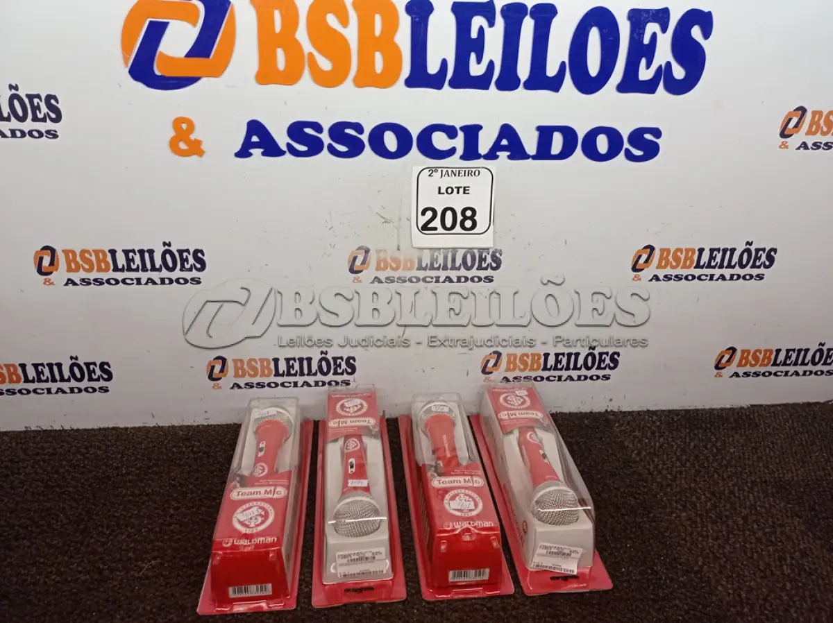 LOTE 208 - 04 MICROFONES SEMI PROFISSIONAL. (NO ESTADO) ATENÇÃO! FAZER A VISITAÇÃO ANTES DE ARREMATAR, NÃO SABEMOS SE FUNCIONA. LEILÃO NÃO TEM GARANTIA E NEM DEVOLUÇÃO, SUJEITO A POSSÍVEIS AVARIAS VISÍVEIS/OCULTAS E/OU AUSÊNCIA DE COMPONENTES.