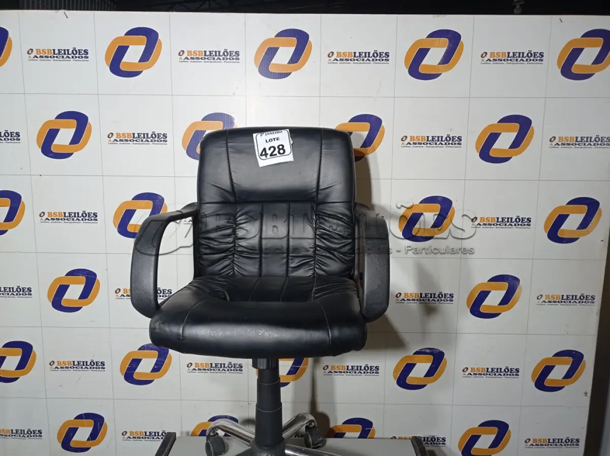 LOTE 428 - 01 CADEIRA DE ESCRITÓRIO. (NO ESTADO) ATENÇÃO! FAZER A VISITAÇÃO ANTES DE ARREMATAR, NÃO SABEMOS SE FUNCIONA. LEILÃO NÃO TEM GARANTIA E NEM DEVOLUÇÃO, SUJEITO A POSSÍVEIS AVARIAS VISÍVEIS/OCULTAS E/OU AUSÊNCIA DE COMPONENTES.