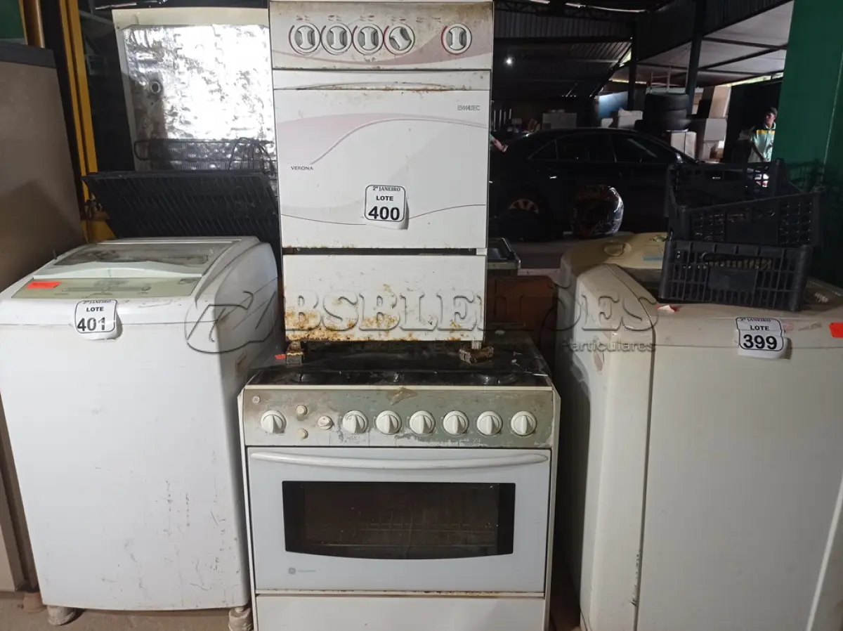 LOTE 400 - 02 FOGÕES PARA RETIRADA DE PEÇAS. (NO ESTADO) ATENÇÃO! FAZER A VISITAÇÃO ANTES DE ARREMATAR, NÃO SABEMOS SE FUNCIONA. LEILÃO NÃO TEM GARANTIA E NEM DEVOLUÇÃO, SUJEITO A POSSÍVEIS AVARIAS VISÍVEIS/OCULTAS E/OU AUSÊNCIA DE COMPONENTES.