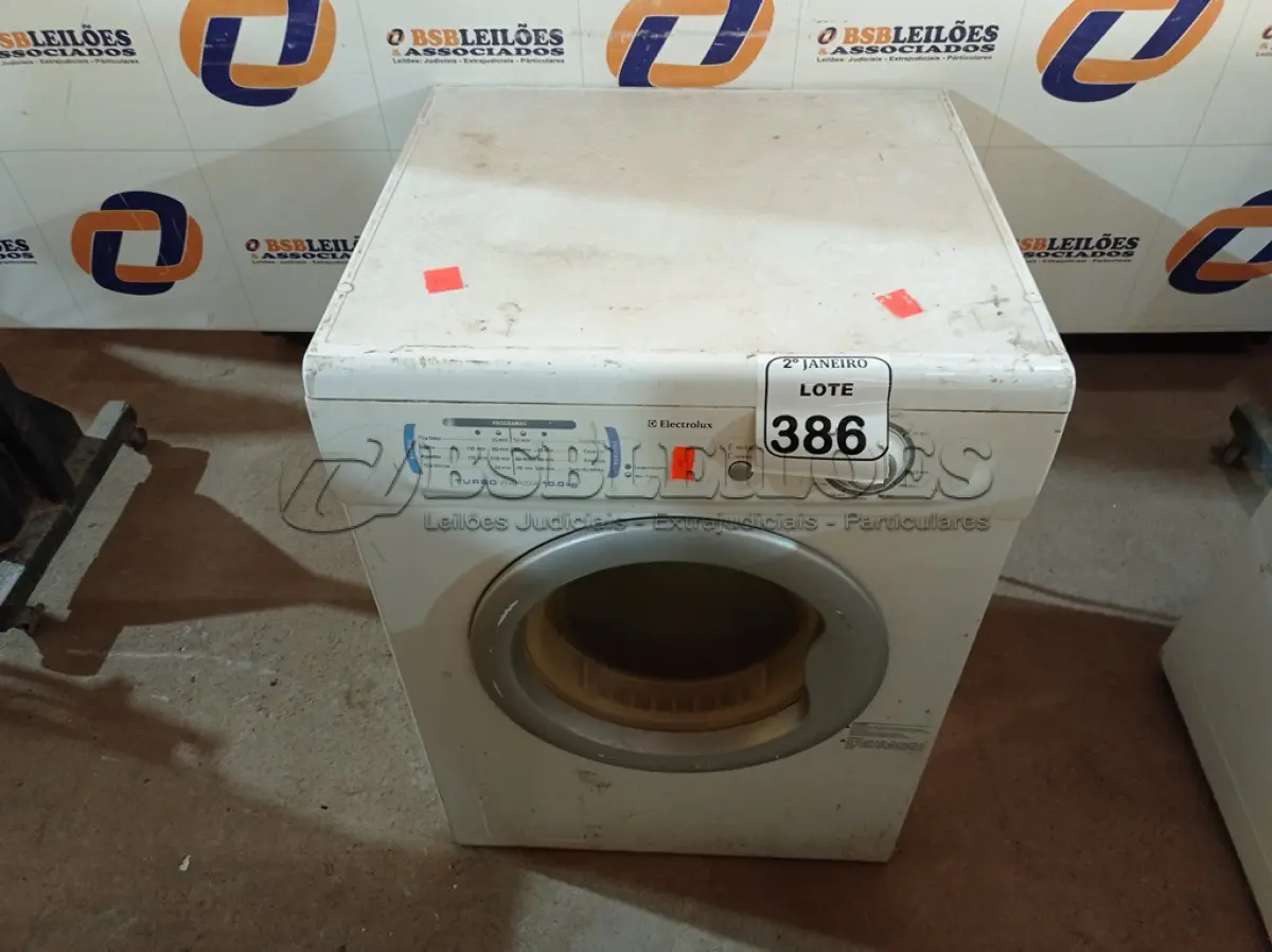 LOTE 386 - 01 MÁQUINA DE LAVAR MARCA ELECTROLUX 10KG 220V. (NO ESTADO) ATENÇÃO! FAZER A VISITAÇÃO ANTES DE ARREMATAR, NÃO SABEMOS SE FUNCIONA. LEILÃO NÃO TEM GARANTIA E NEM DEVOLUÇÃO, SUJEITO A POSSÍVEIS AVARIAS VISÍVEIS/OCULTAS E/OU AUSÊNCIA DE COMPONENTES.