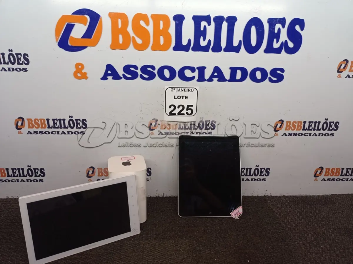 LOTE 225 - 01 IPAD16GB, 01 SHWIT AP PARA INTERNET E 01TABLET CRESTON. (NO ESTADO) ATENÇÃO! FAZER A VISITAÇÃO ANTES DE ARREMATAR, NÃO SABEMOS SE FUNCIONA. LEILÃO NÃO TEM GARANTIA E NEM DEVOLUÇÃO, SUJEITO A POSSÍVEIS AVARIAS VISÍVEIS/OCULTAS E/OU AUSÊNCIA DE COMPONENTES.
