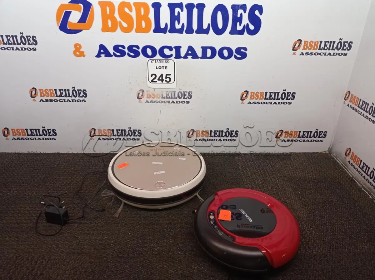 LOTE 245 - 02 ASPIRADORES DE PÓ ROBÔ S/ CARREGADOR. (NO ESTADO) ATENÇÃO! FAZER A VISITAÇÃO ANTES DE ARREMATAR, NÃO SABEMOS SE FUNCIONA. LEILÃO NÃO TEM GARANTIA E NEM DEVOLUÇÃO, SUJEITO A POSSÍVEIS AVARIAS VISÍVEIS/OCULTAS E/OU AUSÊNCIA DE COMPONENTES.