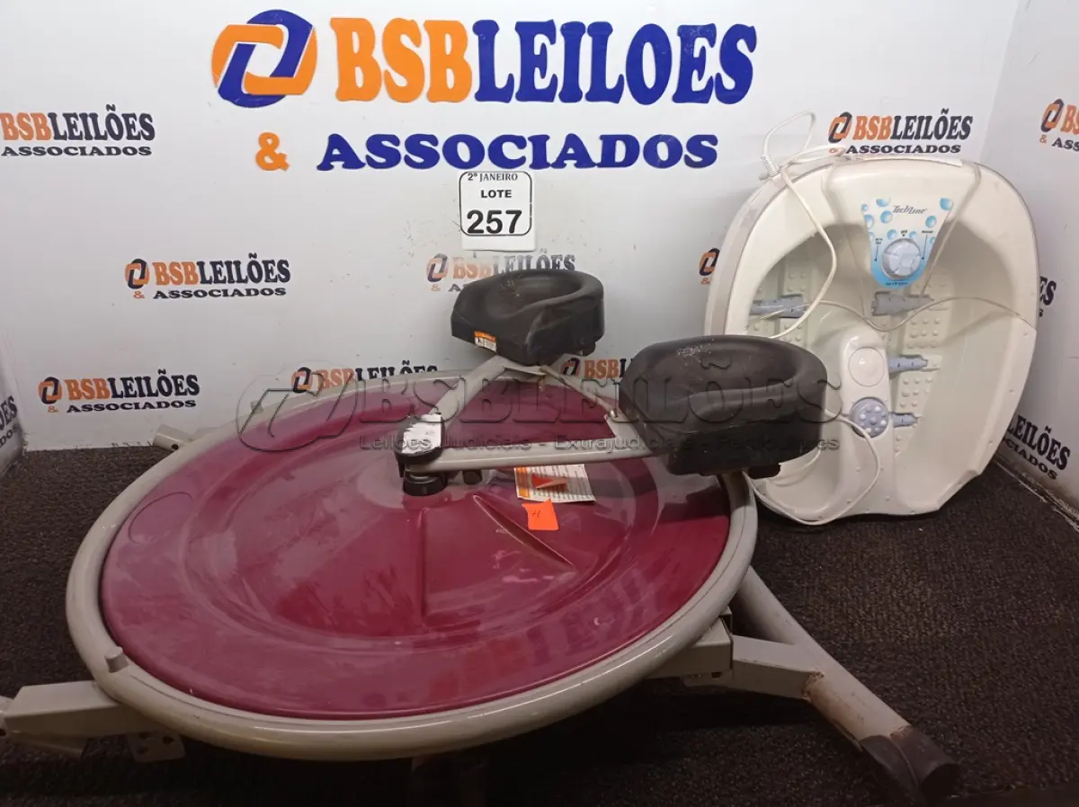 LOTE 257 - 01HIDROMASSAGEADOR E 01 APARELHO DE GINÁSTICA P/MALHAR ABDÔMEN. (NO ESTADO) ATENÇÃO! FAZER A VISITAÇÃO ANTES DE ARREMATAR, NÃO SABEMOS SE FUNCIONA. LEILÃO NÃO TEM GARANTIA E NEM DEVOLUÇÃO, SUJEITO A POSSÍVEIS AVARIAS VISÍVEIS/OCULTAS E/OU AUSÊNCIA DE COMPONENTES.