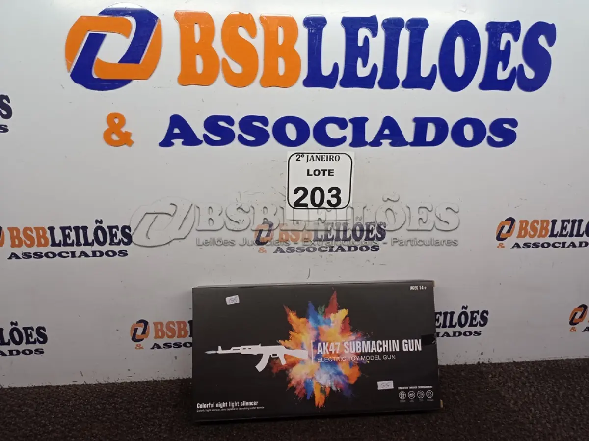 LOTE 203 - 01 AK 47 SUBMACHINI GUN BOLINHA DE GEL.(NOVO)  (NO ESTADO) ATENÇÃO! FAZER A VISITAÇÃO ANTES DE ARREMATAR, NÃO SABEMOS SE FUNCIONA. LEILÃO NÃO TEM GARANTIA E NEM DEVOLUÇÃO, SUJEITO A POSSÍVEIS AVARIAS VISÍVEIS/OCULTAS E/OU AUSÊNCIA DE COMPONENTES.