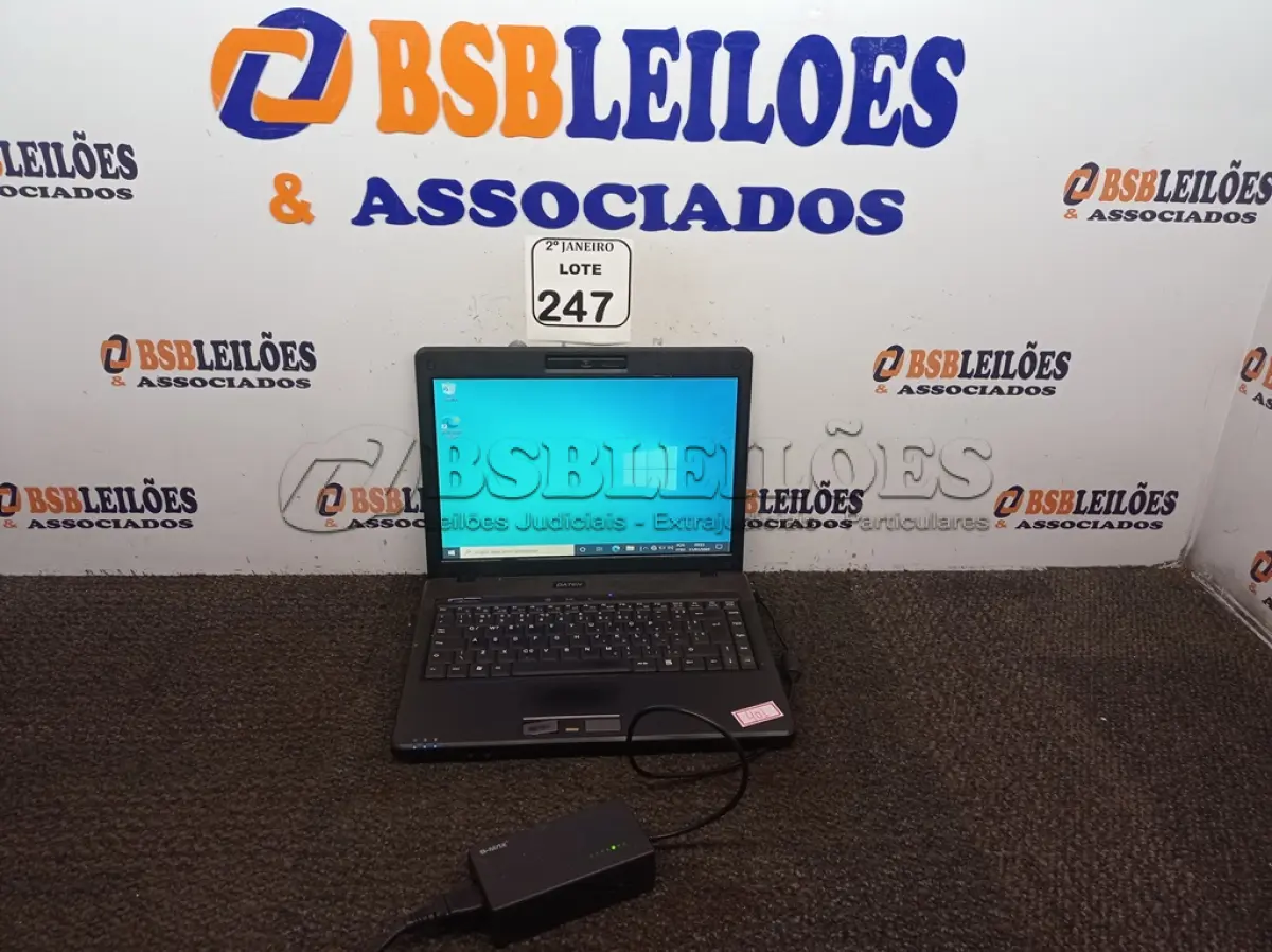 LOTE 247 - 01 NOTEBOOK DATEM C/ MEMORIA WINDOWS 10 INSTALADO E CARREGADOR. (NO ESTADO) ATENÇÃO! FAZER A VISITAÇÃO ANTES DE ARREMATAR, NÃO SABEMOS SE FUNCIONA. LEILÃO NÃO TEM GARANTIA E NEM DEVOLUÇÃO, SUJEITO A POSSÍVEIS AVARIAS VISÍVEIS/OCULTAS E/OU AUSÊNCIA DE COMPONENTES.