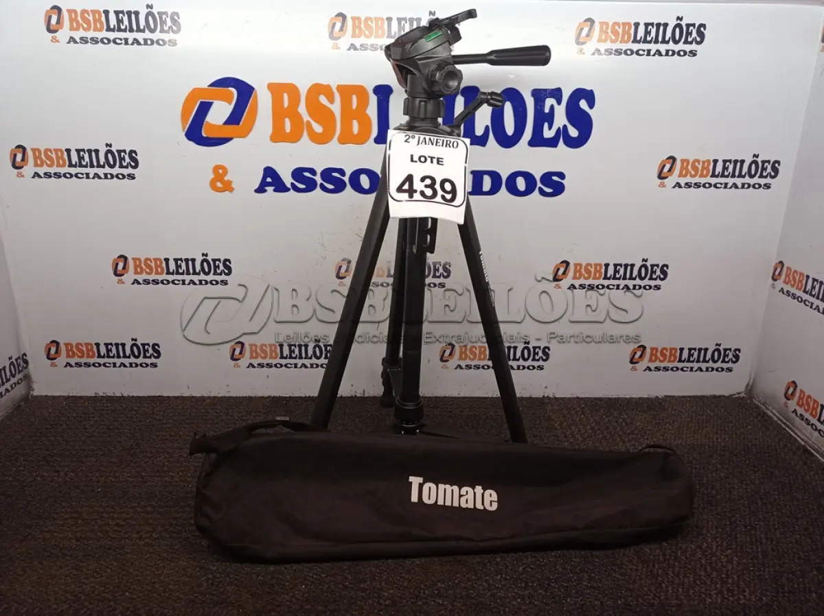 LOTE 439 - 01 TRIPÉ PARA CÂMERA MARCA TOMATE (NOVO). (NO ESTADO) ATENÇÃO! FAZER A VISITAÇÃO ANTES DE ARREMATAR, NÃO SABEMOS SE FUNCIONA. LEILÃO NÃO TEM GARANTIA E NEM DEVOLUÇÃO, SUJEITO A POSSÍVEIS AVARIAS VISÍVEIS/OCULTAS E/OU AUSÊNCIA DE COMPONENTES.