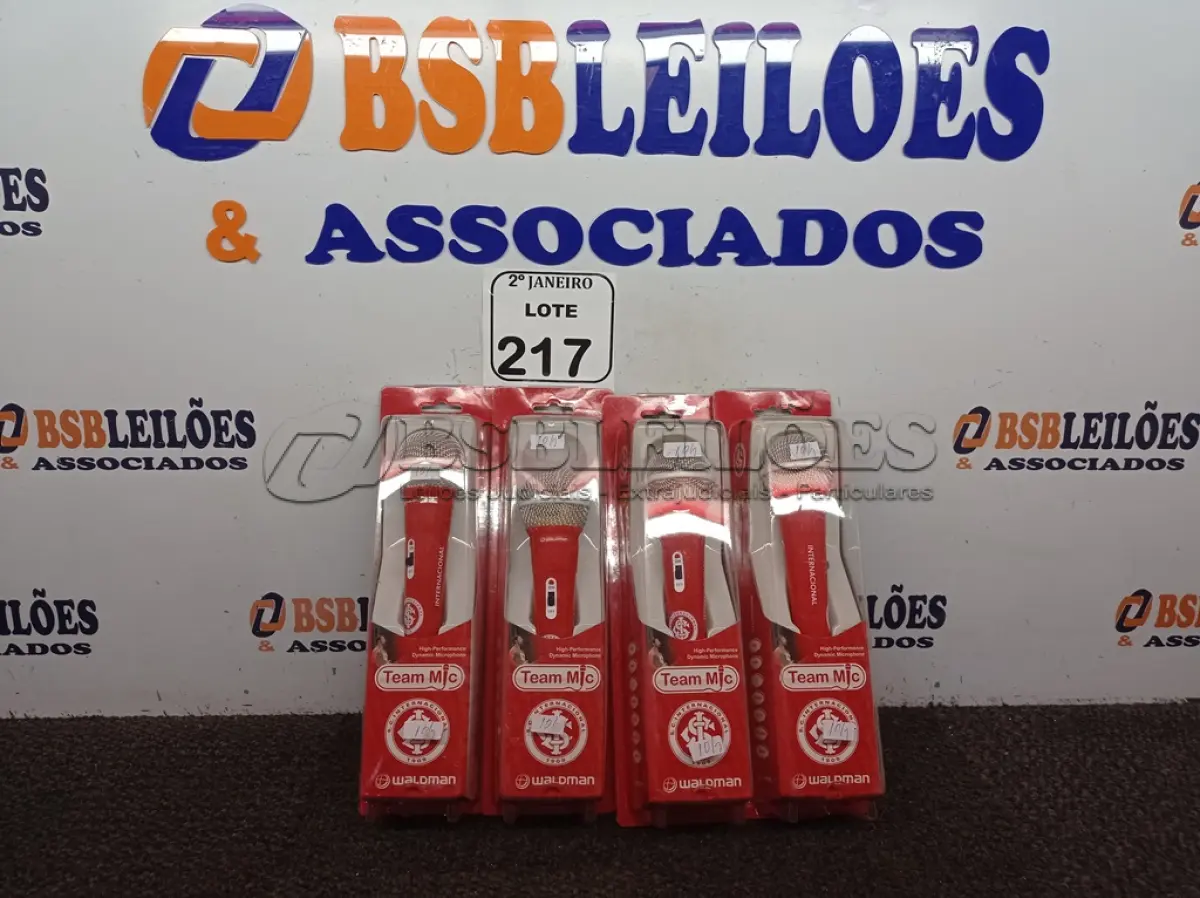 LOTE 217 - 04 MICROFONES SEMI PROFISSIONAL. (NO ESTADO) ATENÇÃO! FAZER A VISITAÇÃO ANTES DE ARREMATAR, NÃO SABEMOS SE FUNCIONA. LEILÃO NÃO TEM GARANTIA E NEM DEVOLUÇÃO, SUJEITO A POSSÍVEIS AVARIAS VISÍVEIS/OCULTAS E/OU AUSÊNCIA DE COMPONENTES.