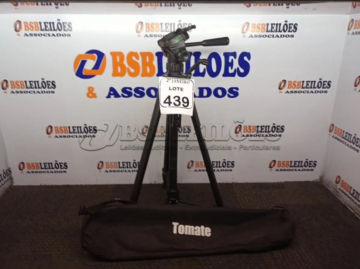 LOTE 439 - 01 TRIPÉ PARA CÂMERA MARCA TOMATE (NOVO). (NO ESTADO) ATENÇÃO! FAZER A VISITAÇÃO ANTES DE ARREMATAR, NÃO SABEMOS SE FUNCIONA. LEILÃO NÃO TEM GARANTIA E NEM DEVOLUÇÃO, SUJEITO A POSSÍVEIS AVARIAS VISÍVEIS/OCULTAS E/OU AUSÊNCIA DE COMPONENTES.