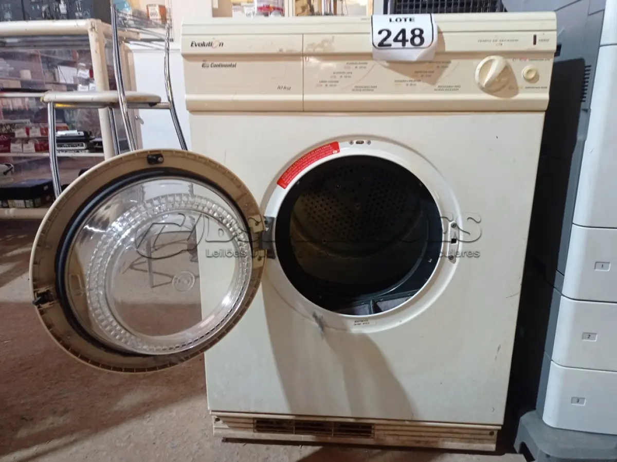 LOTE 248 - 01 MÁQUINA DE LAVAR ROUPAS EVOLUTION. (NO ESTADO) ATENÇÃO! FAZER A VISITAÇÃO ANTES DE ARREMATAR, NÃO SABEMOS SE FUNCIONA. LEILÃO NÃO TEM GARANTIA E NEM DEVOLUÇÃO, SUJEITO A POSSÍVEIS AVARIAS VISÍVEIS/OCULTAS E/OU AUSÊNCIA DE COMPONENTES.