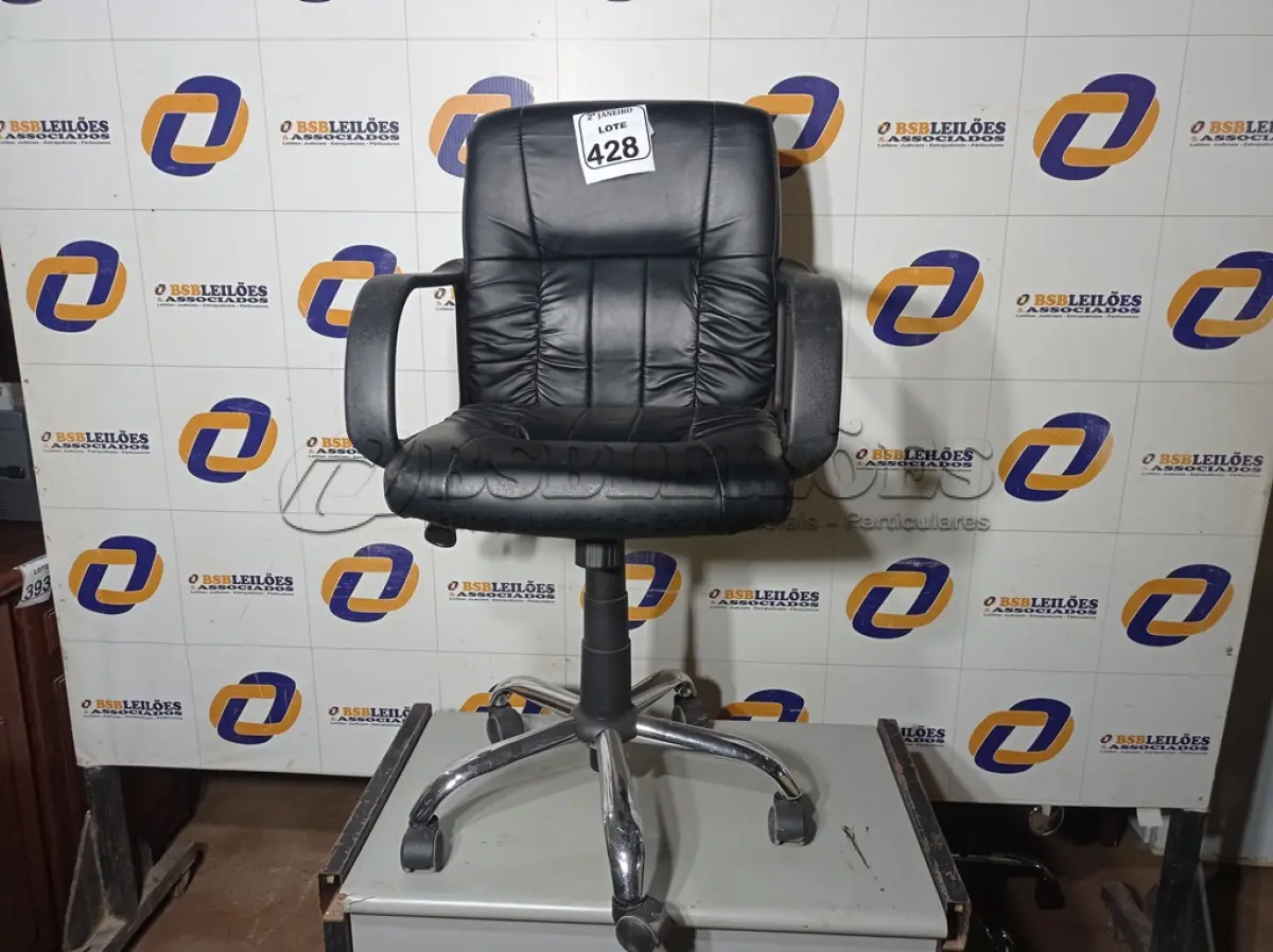 LOTE 428 - 01 CADEIRA DE ESCRITÓRIO. (NO ESTADO) ATENÇÃO! FAZER A VISITAÇÃO ANTES DE ARREMATAR, NÃO SABEMOS SE FUNCIONA. LEILÃO NÃO TEM GARANTIA E NEM DEVOLUÇÃO, SUJEITO A POSSÍVEIS AVARIAS VISÍVEIS/OCULTAS E/OU AUSÊNCIA DE COMPONENTES.