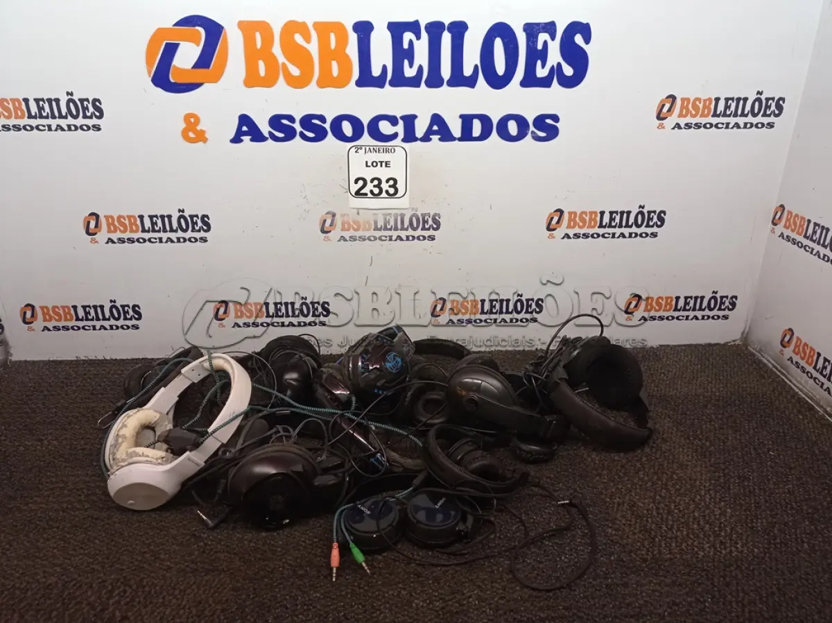 LOTE 233 - 01 LOTE COM VÁRIOS FONES DE OUVIDO DIVERSOS. (NO ESTADO) ATENÇÃO! FAZER A VISITAÇÃO ANTES DE ARREMATAR, NÃO SABEMOS SE FUNCIONA. LEILÃO NÃO TEM GARANTIA E NEM DEVOLUÇÃO, SUJEITO A POSSÍVEIS AVARIAS VISÍVEIS/OCULTAS E/OU AUSÊNCIA DE COMPONENTES.
