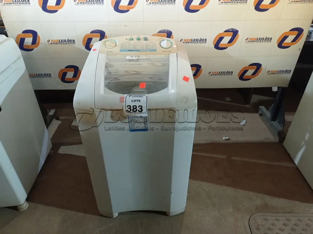 LOTE 383 - 01 MÁQUINA DE LAVAR MARCA ELECTROLUX 8KG 110V. (NO ESTADO) ATENÇÃO! FAZER A VISITAÇÃO ANTES DE ARREMATAR, NÃO SABEMOS SE FUNCIONA. LEILÃO NÃO TEM GARANTIA E NEM DEVOLUÇÃO, SUJEITO A POSSÍVEIS AVARIAS VISÍVEIS/OCULTAS E/OU AUSÊNCIA DE COMPONENTES.
