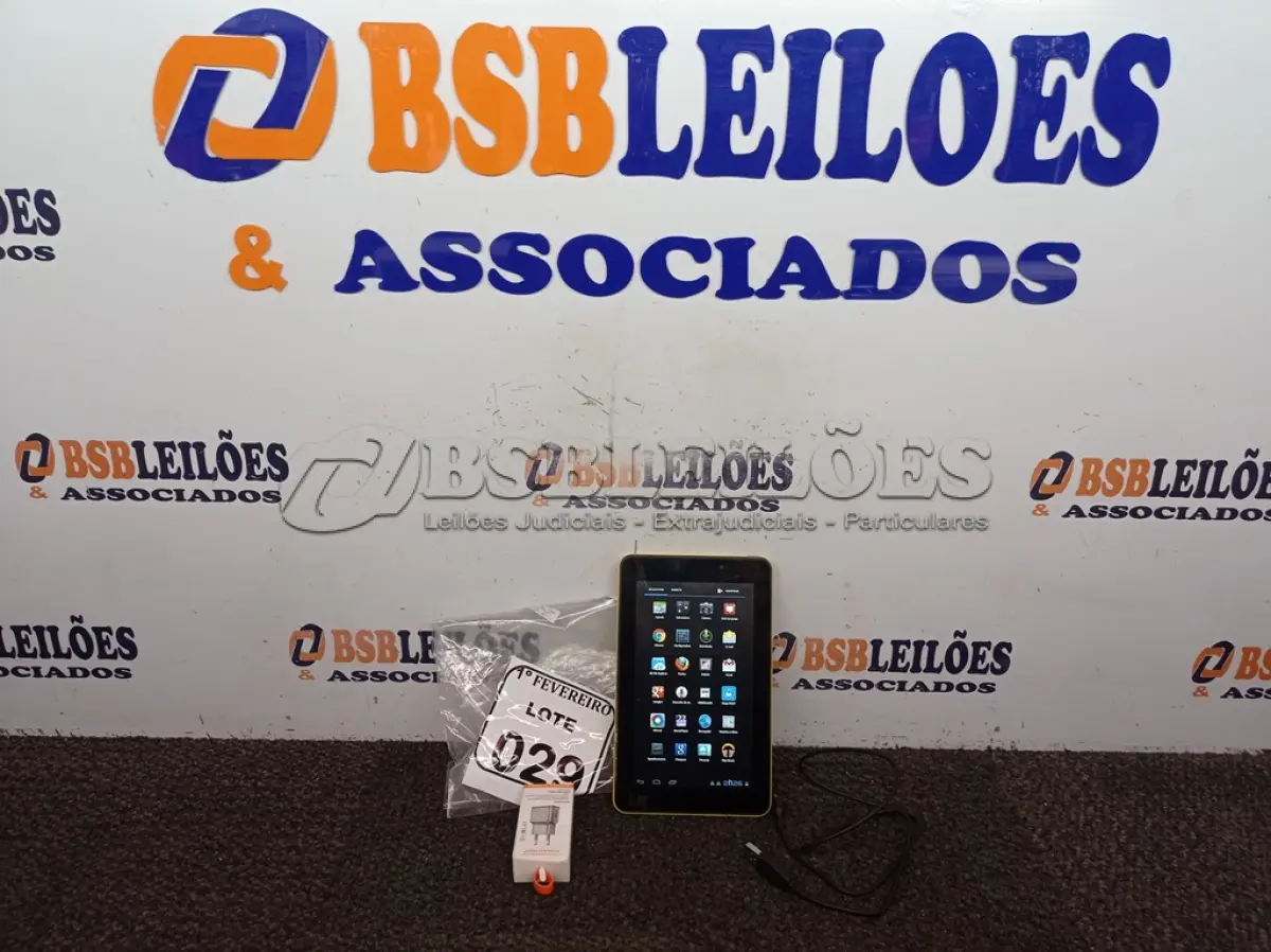 LOTE 029 - 01 TABLET 7’’ T77 COM CARREGAR MARCA CCE. (NO ESTADO) ATENÇÃO! FAZER A VISITAÇÃO ANTES DE ARREMATAR, NÃO SABEMOS SE FUNCIONA. LEILÃO NÃO TEM GARANTIA E NEM DEVOLUÇÃO, SUJEITO A POSSÍVEIS AVARIAS VISÍVEIS/OCULTAS E/OU AUSÊNCIA DE COMPONENTES.
