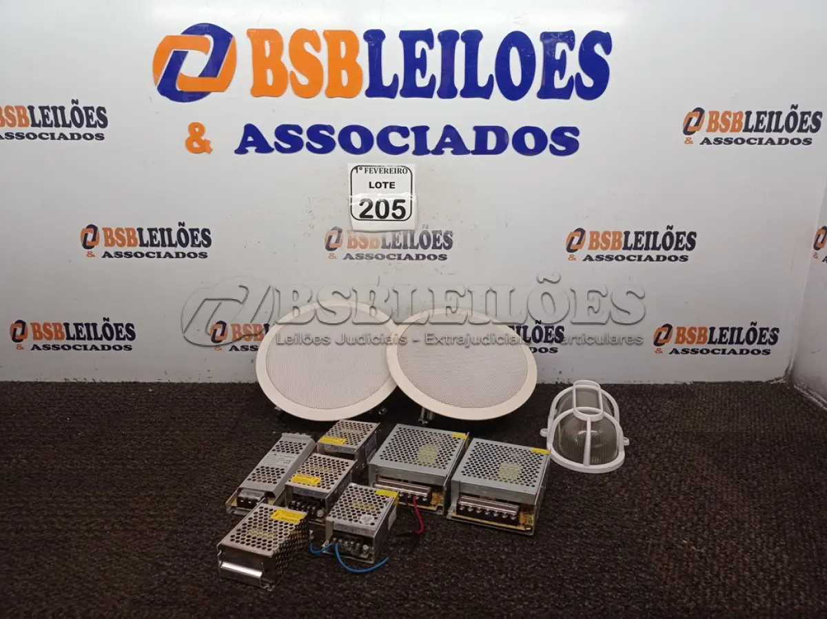 LOTE 205 - 02 ALTO FALANTES PARA TETO, 07 FONTES DE TAMANHOS DIVERSOS E 01 SUCATA LANTERNA TARTARUGA. (NO ESTADO) ATENÇÃO! FAZER A VISITAÇÃO ANTES DE ARREMATAR, NÃO SABEMOS SE FUNCIONA. LEILÃO NÃO TEM GARANTIA E NEM DEVOLUÇÃO, SUJEITO A POSSÍVEIS AVARIAS VISÍVEIS/OCULTAS E/OU AUSÊNCIA DE COMPONENTES.