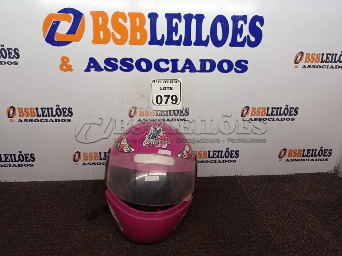 LOTE 079 - 01 CHAPINHA, 01 MÁQUINA PARA CORTAR CABELO E 01 CAPACETE FEMININO PARA MOTO. (NO ESTADO) ATENÇÃO! FAZER A VISITAÇÃO ANTES DE ARREMATAR, NÃO SABEMOS SE FUNCIONA. LEILÃO NÃO TEM GARANTIA E NEM DEVOLUÇÃO, SUJEITO A POSSÍVEIS AVARIAS VISÍVEIS/OCULTAS E/OU AUSÊNCIA DE COMPONENTES.