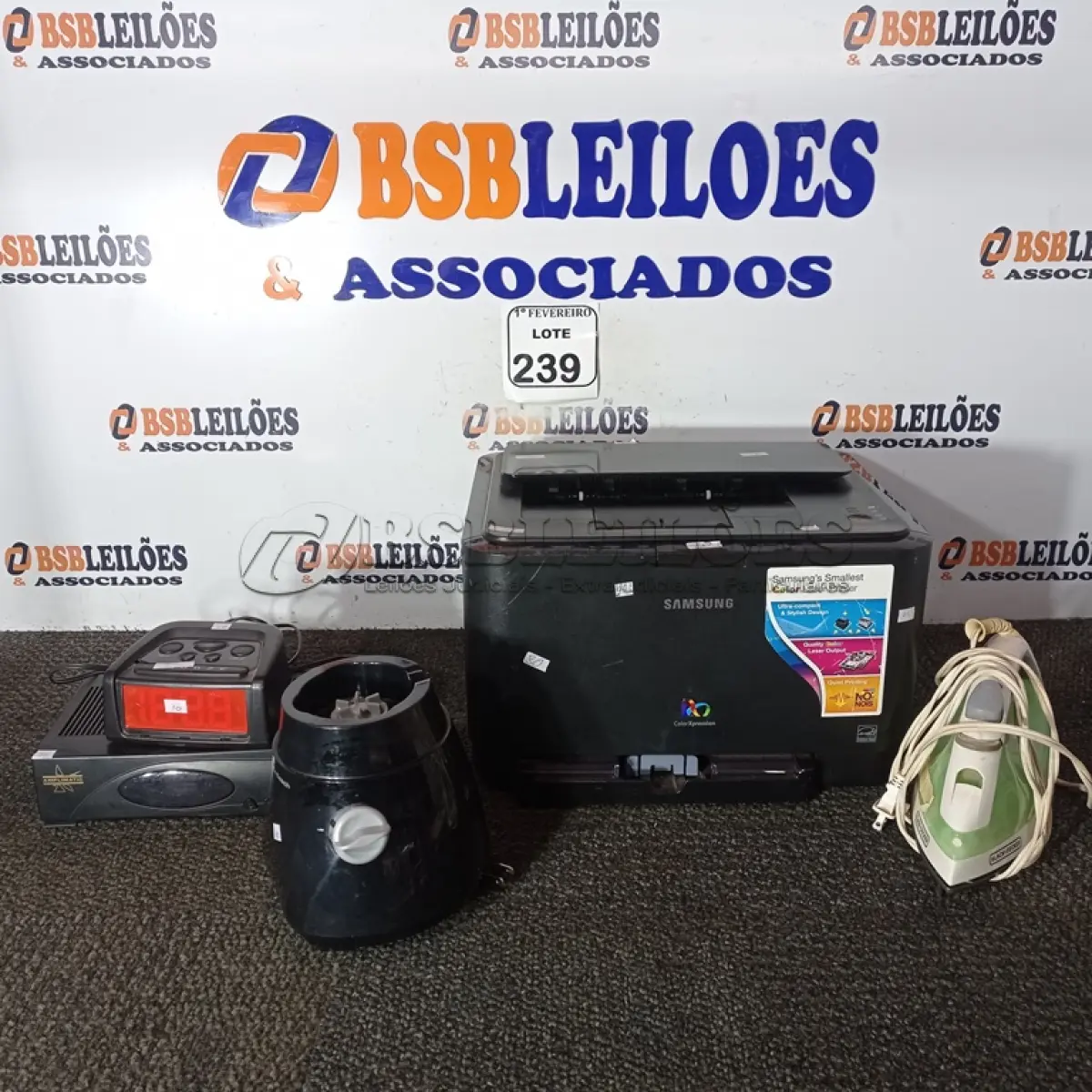 LOTE 239 - 01 IMPRESSORA SAMSUNG, 01 RECEPTOR DE SATÉLITE, 01 FERRO DE PASSAR ROUPAS E 01 BASE DE LIQUIDIFICADOR. (NO ESTADO) ATENÇÃO! FAZER A VISITAÇÃO ANTES DE ARREMATAR, NÃO SABEMOS SE FUNCIONA. LEILÃO NÃO TEM GARANTIA E NEM DEVOLUÇÃO, SUJEITO A POSSÍVEIS AVARIAS VISÍVEIS/OCULTAS E/OU AUSÊNCIA DE COMPONENTES.