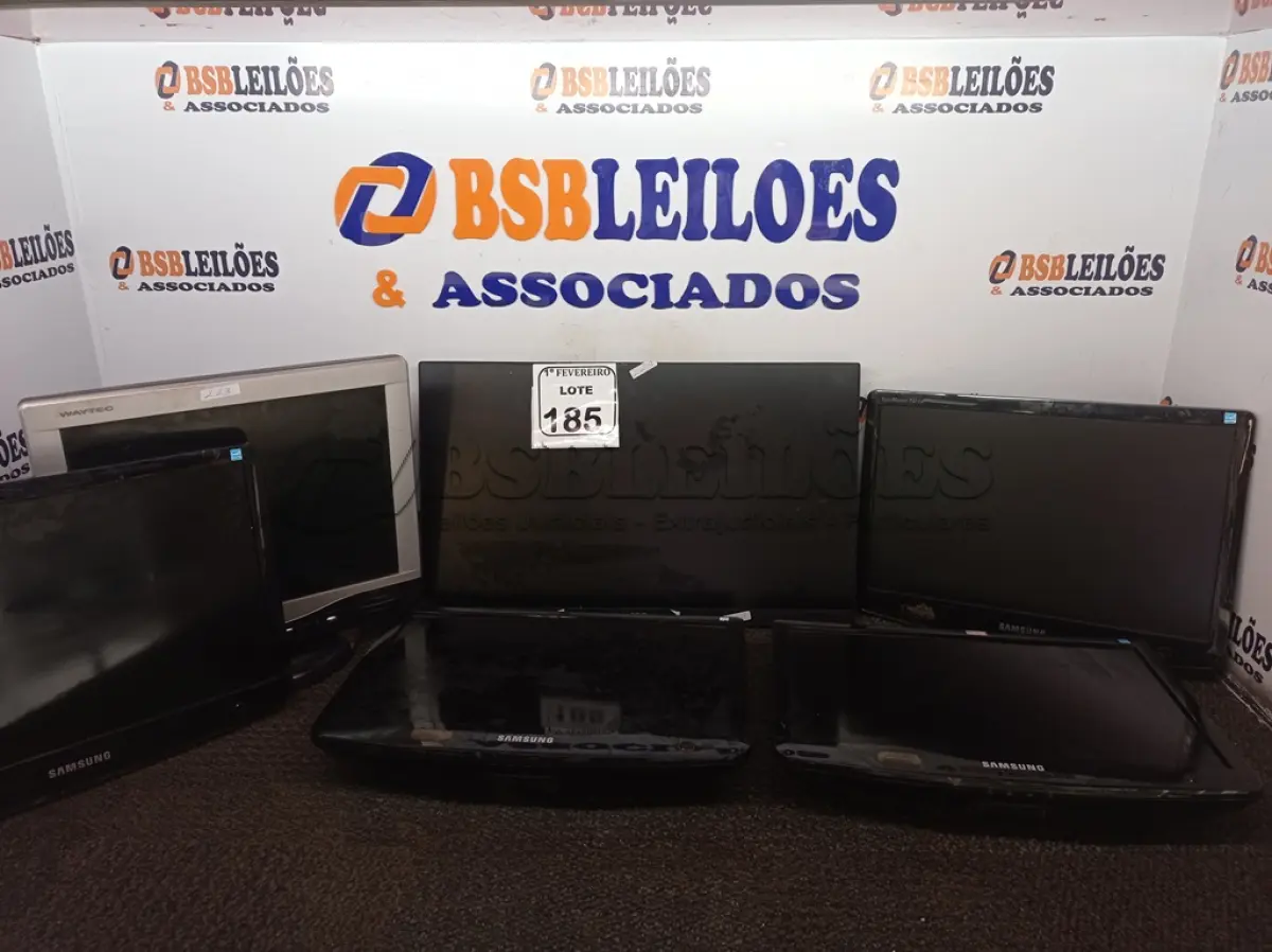 LOTE 185 - 06 MONITORES LCD MARCAS E MODELOS DIVERSOS. (NO ESTADO) ATENÇÃO! FAZER A VISITAÇÃO ANTES DE ARREMATAR, NÃO SABEMOS SE FUNCIONA. LEILÃO NÃO TEM GARANTIA E NEM DEVOLUÇÃO, SUJEITO A POSSÍVEIS AVARIAS VISÍVEIS/OCULTAS E/OU AUSÊNCIA DE COMPONENTES.