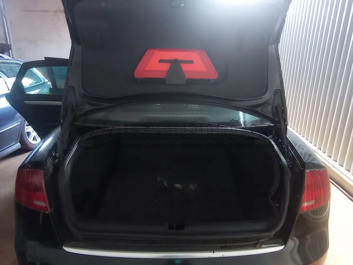 LOTE 320 - AUDI A4 1.8 TURBO, 2006/2007. TETO SOLAR, MULTITRONIC, TODAS ARO 18, COMPLETO. HOMOCINÉTICA ESQUERDA E TRIZETA QUEBRADA. (NO ESTADO)
