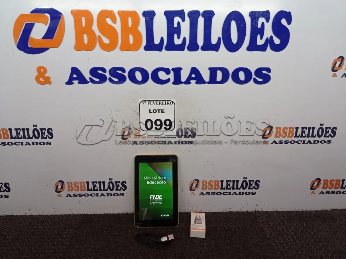 LOTE 099 - 01 TABLET 7’’ T77 COM CARREGAR MARCA CCE. (NO ESTADO) ATENÇÃO! FAZER A VISITAÇÃO ANTES DE ARREMATAR, NÃO SABEMOS SE FUNCIONA. LEILÃO NÃO TEM GARANTIA E NEM DEVOLUÇÃO, SUJEITO A POSSÍVEIS AVARIAS VISÍVEIS/OCULTAS E/OU AUSÊNCIA DE COMPONENTES.