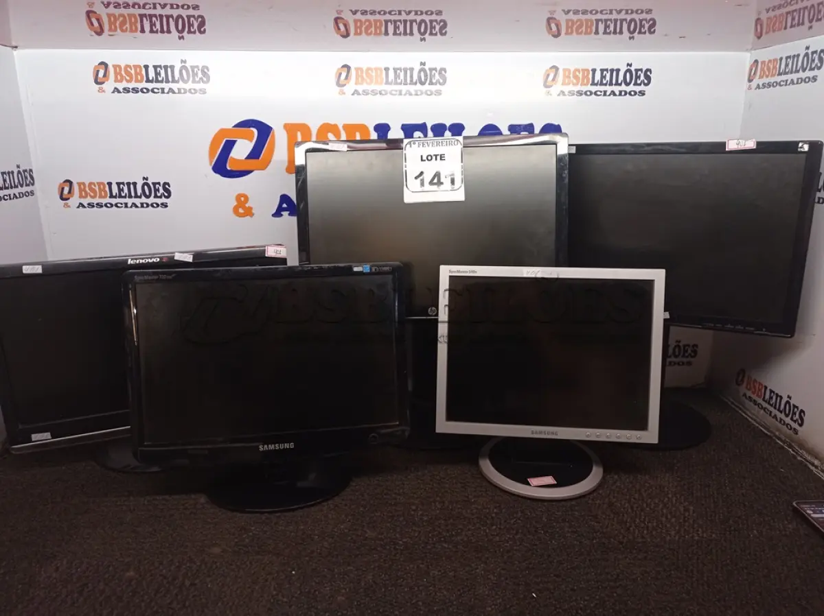 LOTE 141 - 05 MONITORES LCD COM AVARIAS MARCAS E MODELOS DIVERSOS. (NO ESTADO) ATENÇÃO! FAZER A VISITAÇÃO ANTES DE ARREMATAR, NÃO SABEMOS SE FUNCIONA. LEILÃO NÃO TEM GARANTIA E NEM DEVOLUÇÃO, SUJEITO A POSSÍVEIS AVARIAS VISÍVEIS/OCULTAS E/OU AUSÊNCIA DE COMPONENTES.
