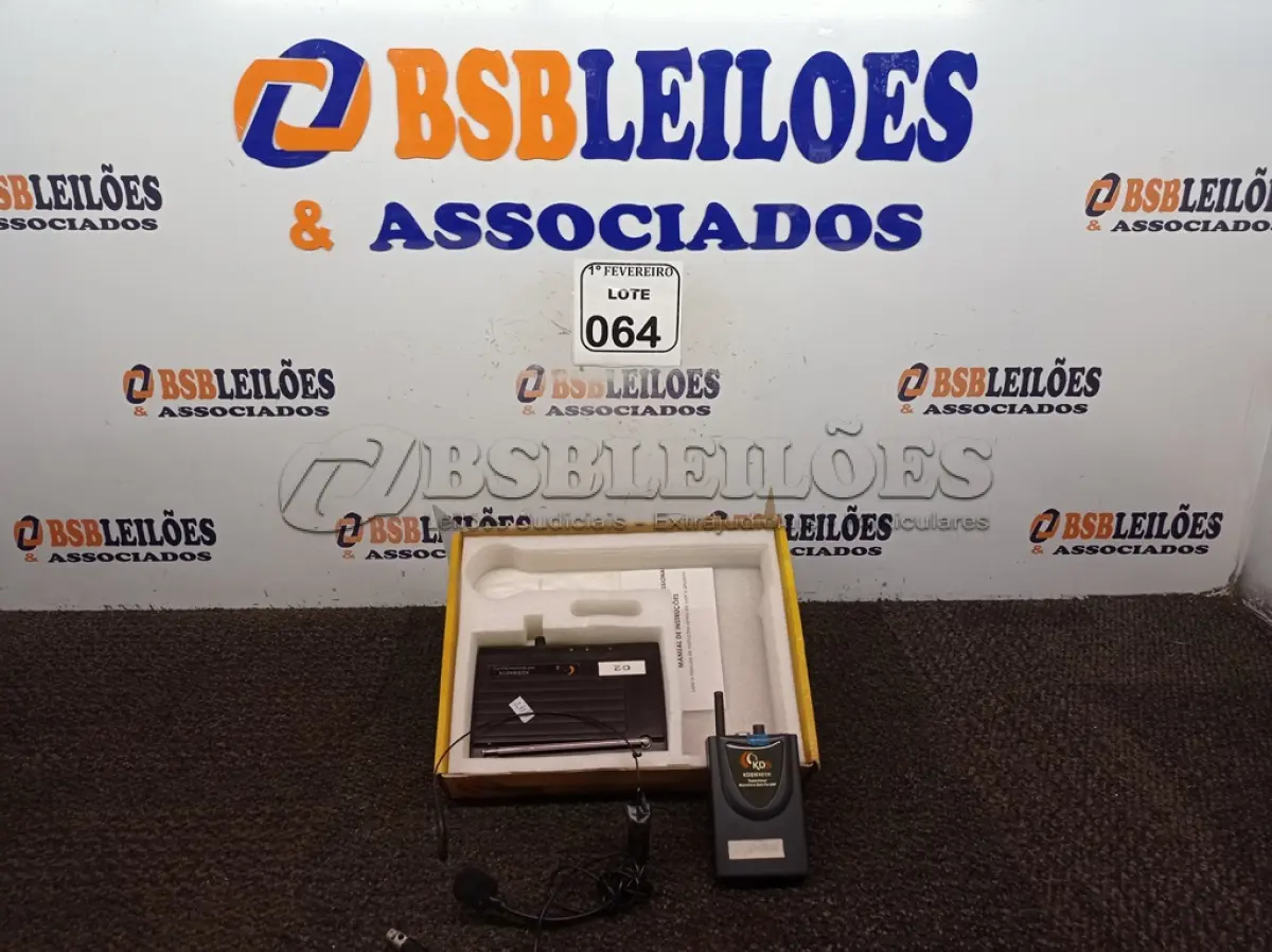 LOTE 064 - 01 BASE COM 01 MICROFONE SEM FIO MARCA KADOSH. (NO ESTADO) ATENÇÃO! FAZER A VISITAÇÃO ANTES DE ARREMATAR, NÃO SABEMOS SE FUNCIONA. LEILÃO NÃO TEM GARANTIA E NEM DEVOLUÇÃO, SUJEITO A POSSÍVEIS AVARIAS VISÍVEIS/OCULTAS E/OU AUSÊNCIA DE COMPONENTES.