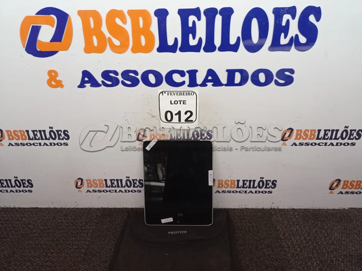 LOTE 012 - 01 IPAD 16GB SEM CARREGADOR. (NO ESTADO) ATENÇÃO! FAZER A VISITAÇÃO ANTES DE ARREMATAR, NÃO SABEMOS SE FUNCIONA. LEILÃO NÃO TEM GARANTIA E NEM DEVOLUÇÃO, SUJEITO A POSSÍVEIS AVARIAS VISÍVEIS/OCULTAS E/OU AUSÊNCIA DE COMPONENTES.