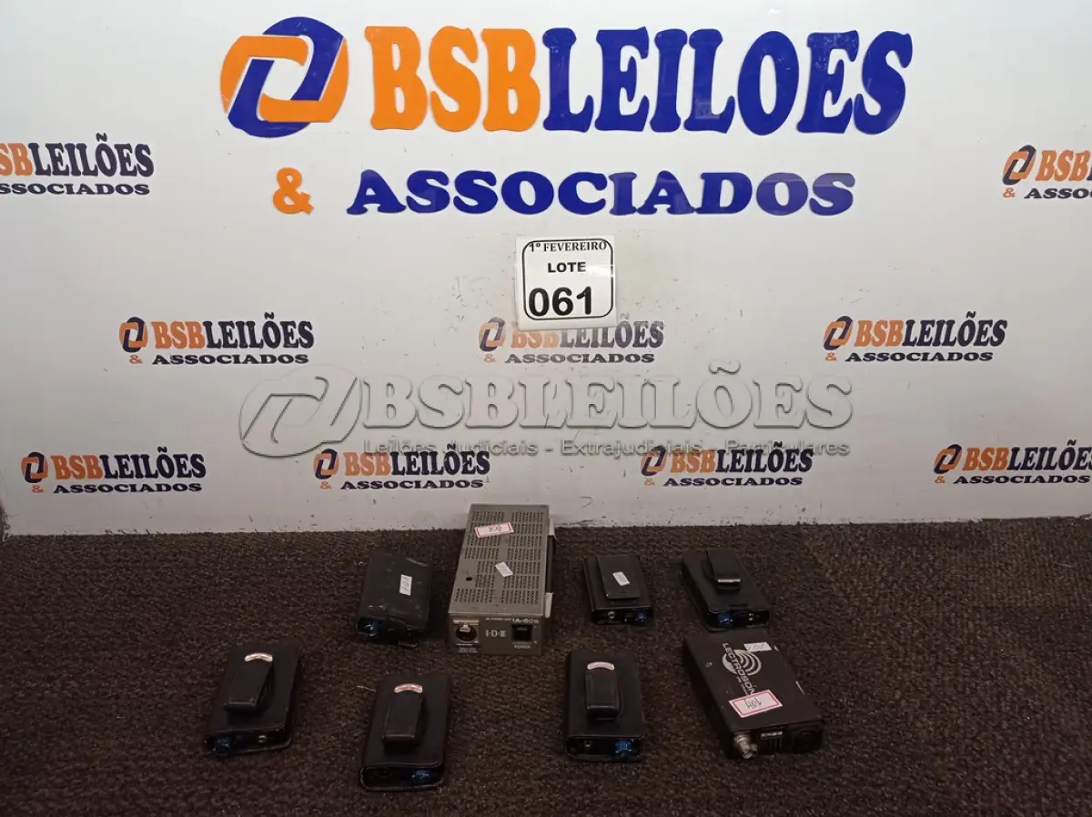 LOTE 061 - 07 APARELHOS DE RECEPTOR P/ MICROFONES S/ FIO E 01 FONTE CHAVEADA MODELO IA-60A. (NO ESTADO) ATENÇÃO! FAZER A VISITAÇÃO ANTES DE ARREMATAR, NÃO SABEMOS SE FUNCIONA. LEILÃO NÃO TEM GARANTIA E NEM DEVOLUÇÃO, SUJEITO A POSSÍVEIS AVARIAS VISÍVEIS/OCULTAS E/OU AUSÊNCIA DE COMPONENTES.