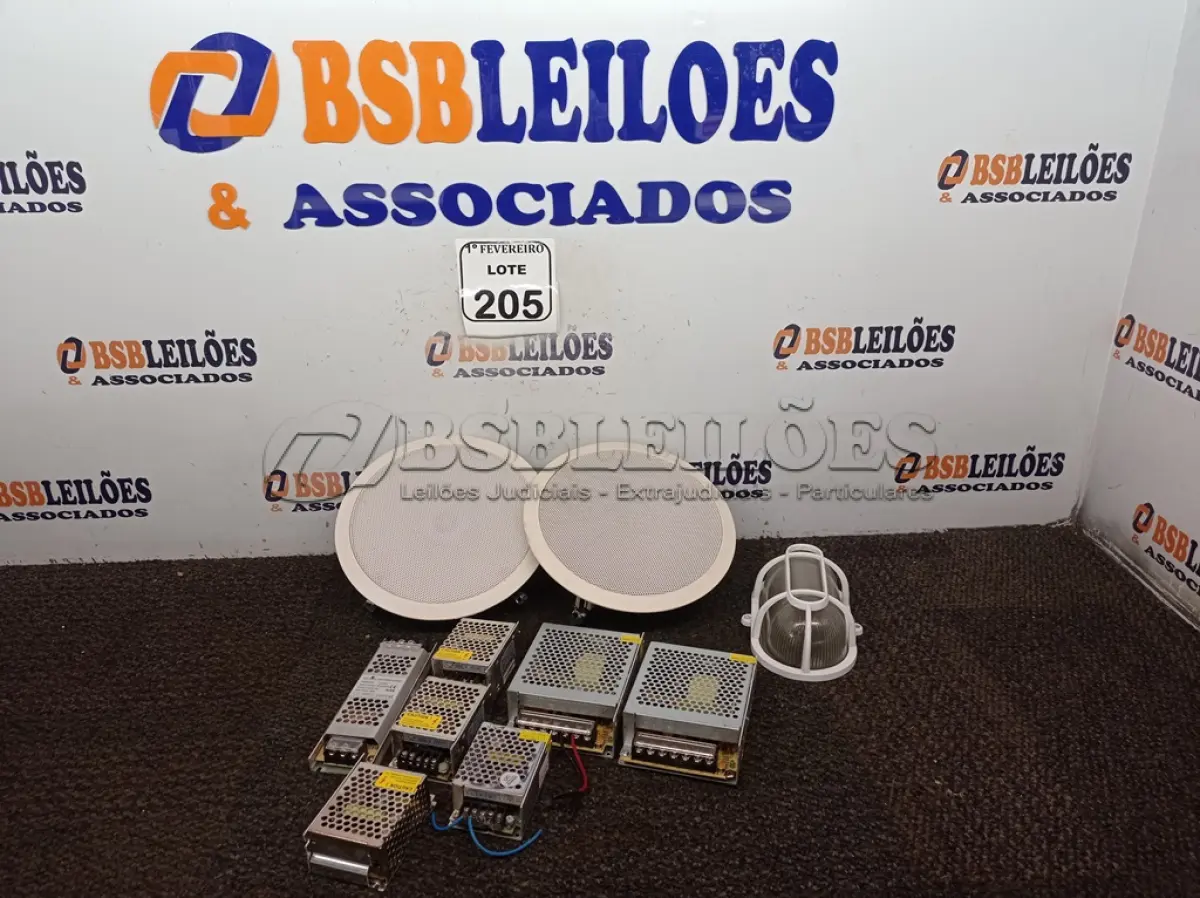 LOTE 205 - 02 ALTO FALANTES PARA TETO, 07 FONTES DE TAMANHOS DIVERSOS E 01 SUCATA LANTERNA TARTARUGA. (NO ESTADO) ATENÇÃO! FAZER A VISITAÇÃO ANTES DE ARREMATAR, NÃO SABEMOS SE FUNCIONA. LEILÃO NÃO TEM GARANTIA E NEM DEVOLUÇÃO, SUJEITO A POSSÍVEIS AVARIAS VISÍVEIS/OCULTAS E/OU AUSÊNCIA DE COMPONENTES.