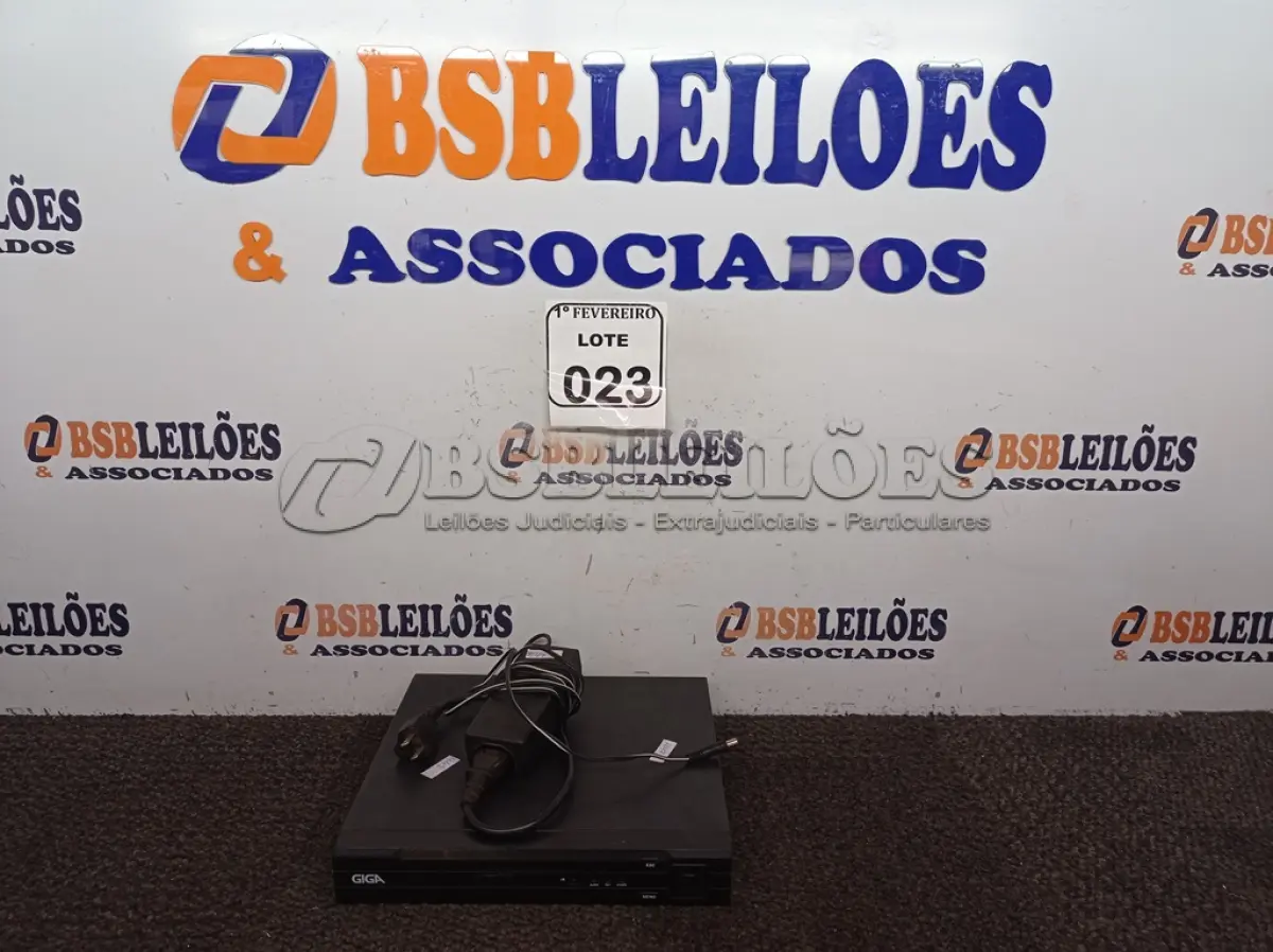 LOTE 023 - UM DVR 16 CANAIS MODELO GSE 1648OC MARCA GIGA COM CARREGADOR. (NO ESTADO) ATENÇÃO! FAZER A VISITAÇÃO ANTES DE ARREMATAR, NÃO SABEMOS SE FUNCIONA. LEILÃO NÃO TEM GARANTIA E NEM DEVOLUÇÃO, SUJEITO A POSSÍVEIS AVARIAS VISÍVEIS/OCULTAS E/OU AUSÊNCIA DE COMPONENTES.
