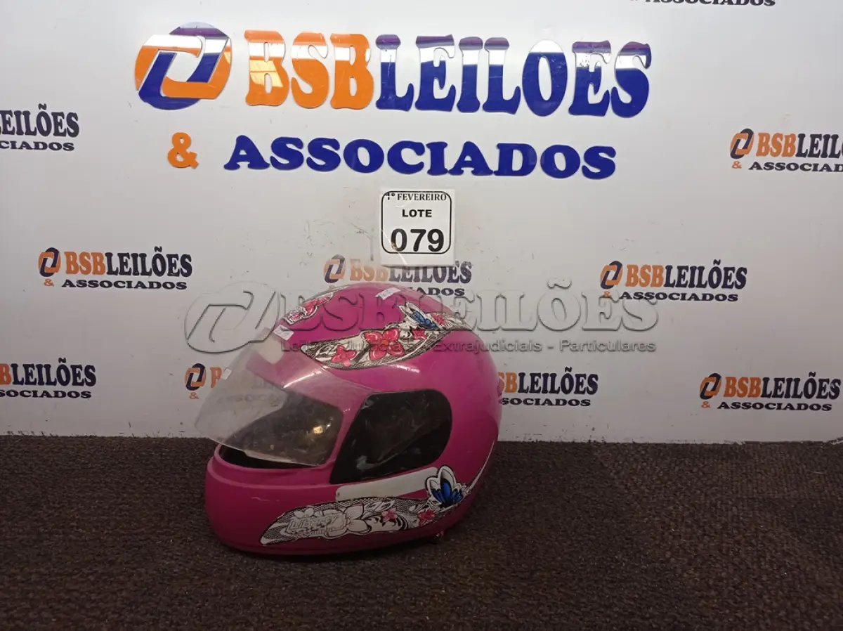 LOTE 079 - 01 CHAPINHA, 01 MÁQUINA PARA CORTAR CABELO E 01 CAPACETE FEMININO PARA MOTO. (NO ESTADO) ATENÇÃO! FAZER A VISITAÇÃO ANTES DE ARREMATAR, NÃO SABEMOS SE FUNCIONA. LEILÃO NÃO TEM GARANTIA E NEM DEVOLUÇÃO, SUJEITO A POSSÍVEIS AVARIAS VISÍVEIS/OCULTAS E/OU AUSÊNCIA DE COMPONENTES.