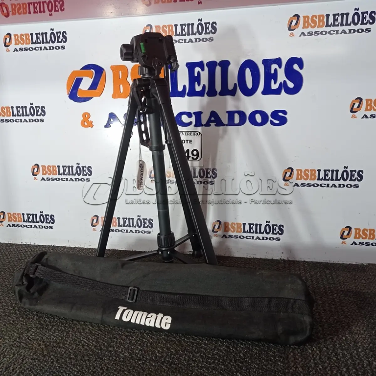 LOTE 249 - 01 TRIPÉ PARA CÂMERA MARCA TOMATE. (NO ESTADO) ATENÇÃO! FAZER A VISITAÇÃO ANTES DE ARREMATAR, NÃO SABEMOS SE FUNCIONA. LEILÃO NÃO TEM GARANTIA E NEM DEVOLUÇÃO, SUJEITO A POSSÍVEIS AVARIAS VISÍVEIS/OCULTAS E/OU AUSÊNCIA DE COMPONENTES.