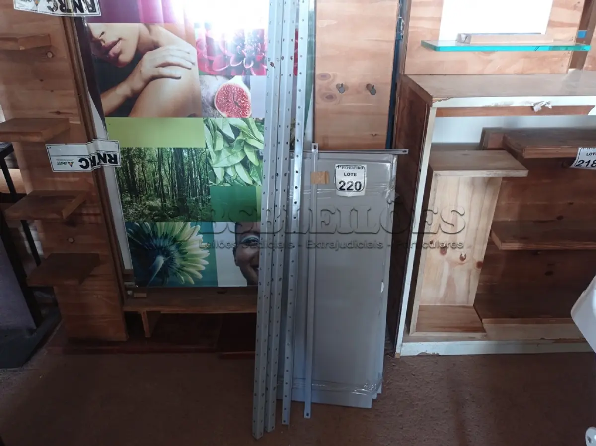 LOTE 220 - 01ESTANTE DE AÇO COM 04 PRATELEIRAS (DESMONTADA). (NO ESTADO) ATENÇÃO! FAZER A VISITAÇÃO ANTES DE ARREMATAR, NÃO SABEMOS SE FUNCIONA. LEILÃO NÃO TEM GARANTIA E NEM DEVOLUÇÃO, SUJEITO A POSSÍVEIS AVARIAS VISÍVEIS/OCULTAS E/OU AUSÊNCIA DE COMPONENTES.