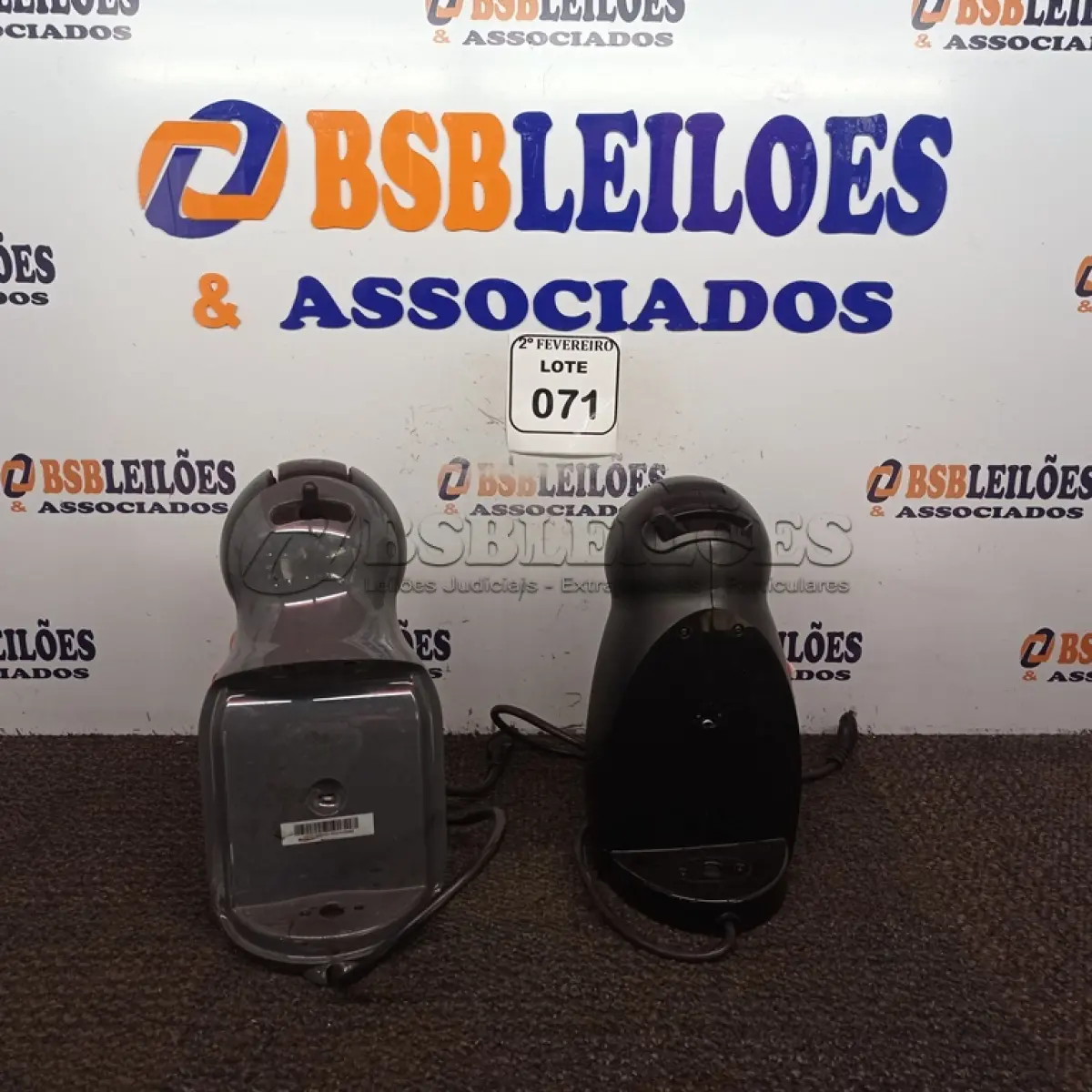 LOTE 071 - 02 CAFETEIRAS INCOMPLETAS, SENDO 01 ARNO. (NO ESTADO) ATENÇÃO! FAZER A VISITAÇÃO ANTES DE ARREMATAR, NÃO SABEMOS SE FUNCIONA. LEILÃO NÃO TEM GARANTIA E NEM DEVOLUÇÃO, SUJEITO A POSSÍVEIS AVARIAS VISÍVEIS/OCULTAS E/OU AUSÊNCIA DE COMPONENTES.