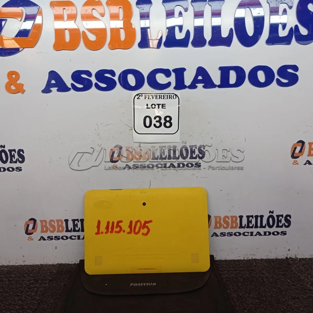 LOTE 038 - 01 TABLET MARCA POSITIVO SEM CARREGADOR. (NO ESTADO) ATENÇÃO! FAZER A VISITAÇÃO ANTES DE ARREMATAR, NÃO SABEMOS SE FUNCIONA. LEILÃO NÃO TEM GARANTIA E NEM DEVOLUÇÃO, SUJEITO A POSSÍVEIS AVARIAS VISÍVEIS/OCULTAS E/OU AUSÊNCIA DE COMPONENTES.