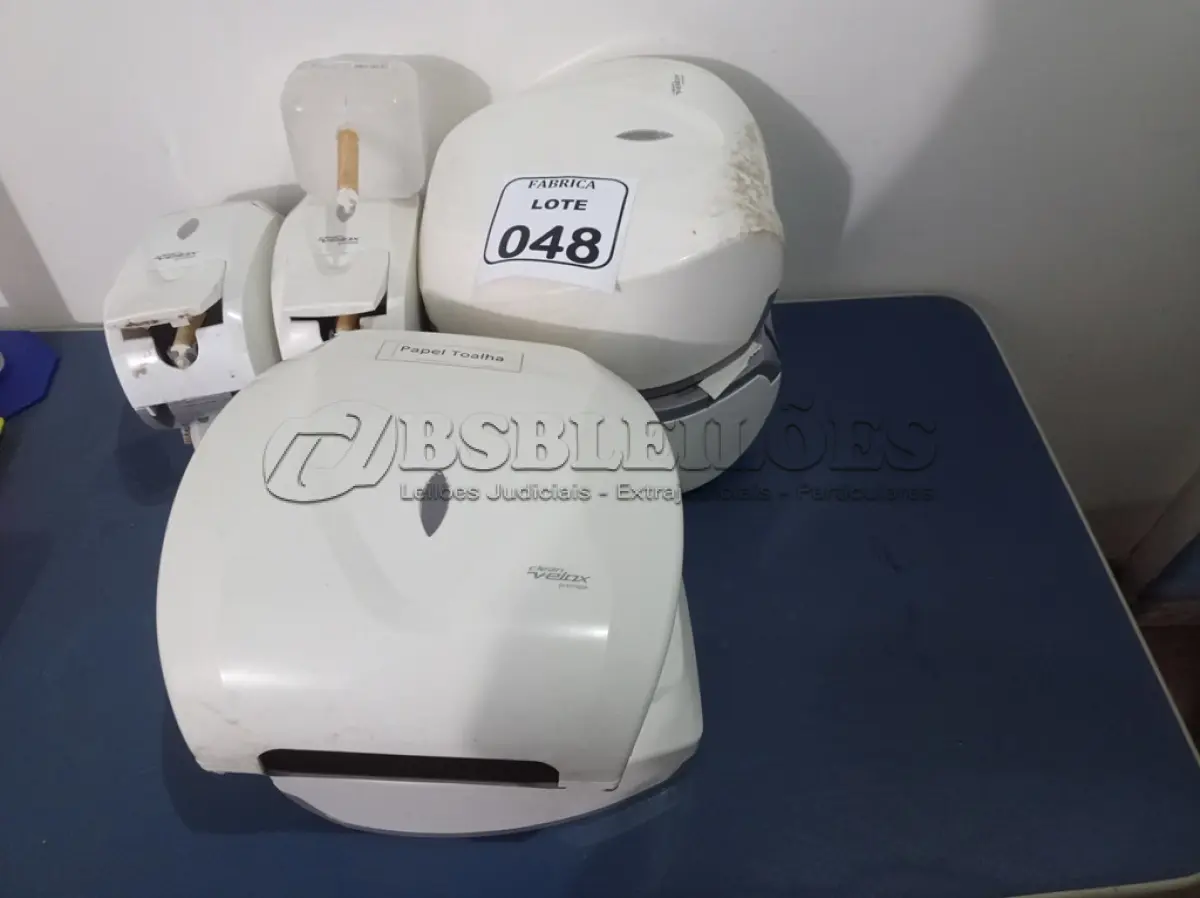 LOTE 048 - 02 DISPENSES DE PAPEL E 02 DISPENSES DE ÁLCOOL(NO ESTADO) ATENÇÃO! FAZER A VISITAÇÃO ANTES DE ARREMATAR, NÃO SABEMOS SE FUNCIONA. LEILÃO NÃO TEM GARANTIA E NEM DEVOLUÇÃO, SUJEITO A POSSÍVEIS AVARIAS VISÍVEIS/OCULTAS E/OU AUSÊNCIA DE COMPONENTES.