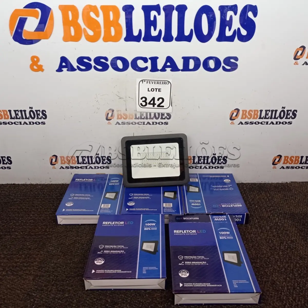 LOTE 342 - 05 REFLETORES LED PARA AMBIENTES EXTERNOS 100W.(NOVO) (NO ESTADO) ATENÇÃO! FAZER A VISITAÇÃO ANTES DE ARREMATAR, NÃO SABEMOS SE FUNCIONA. LEILÃO NÃO TEM GARANTIA E NEM DEVOLUÇÃO, SUJEITO A POSSÍVEIS AVARIAS VISÍVEIS/OCULTAS E/OU AUSÊNCIA DE COMPONENTES.