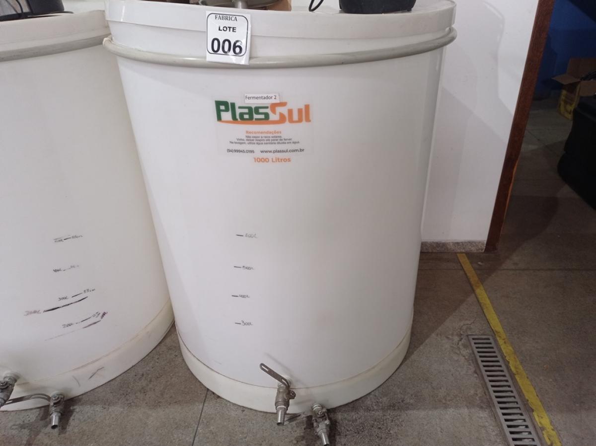 01 FERMENTADORA DE 1MIL LITROS PP PLASUL COM TORNEIRA DE INOX. (NO ESTADO) ATENÇÃO! FAZER A VISITAÇÃO ANTES DE ARREMATAR, NÃO SABEMOS SE FUNCIONA. LEILÃO NÃO TEM GARANTIA E NEM DEVOLUÇÃO, SUJEITO A POSSÍVEIS AVARIAS VISÍVEIS/OCULTAS E/OU AUSÊNCIA DE COMPONENTES.