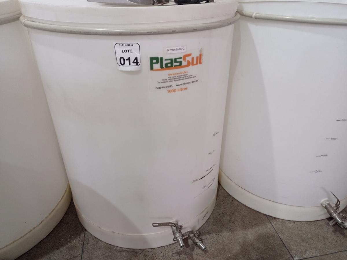 01 FERMENTADORA DE 1MIL LITROS PP PLASUL COM TORNEIRA DE INOX. (NO ESTADO) ATENÇÃO! FAZER A VISITAÇÃO ANTES DE ARREMATAR, NÃO SABEMOS SE FUNCIONA. LEILÃO NÃO TEM GARANTIA E NEM DEVOLUÇÃO, SUJEITO A POSSÍVEIS AVARIAS VISÍVEIS/OCULTAS E/OU AUSÊNCIA DE COMPONENTES.